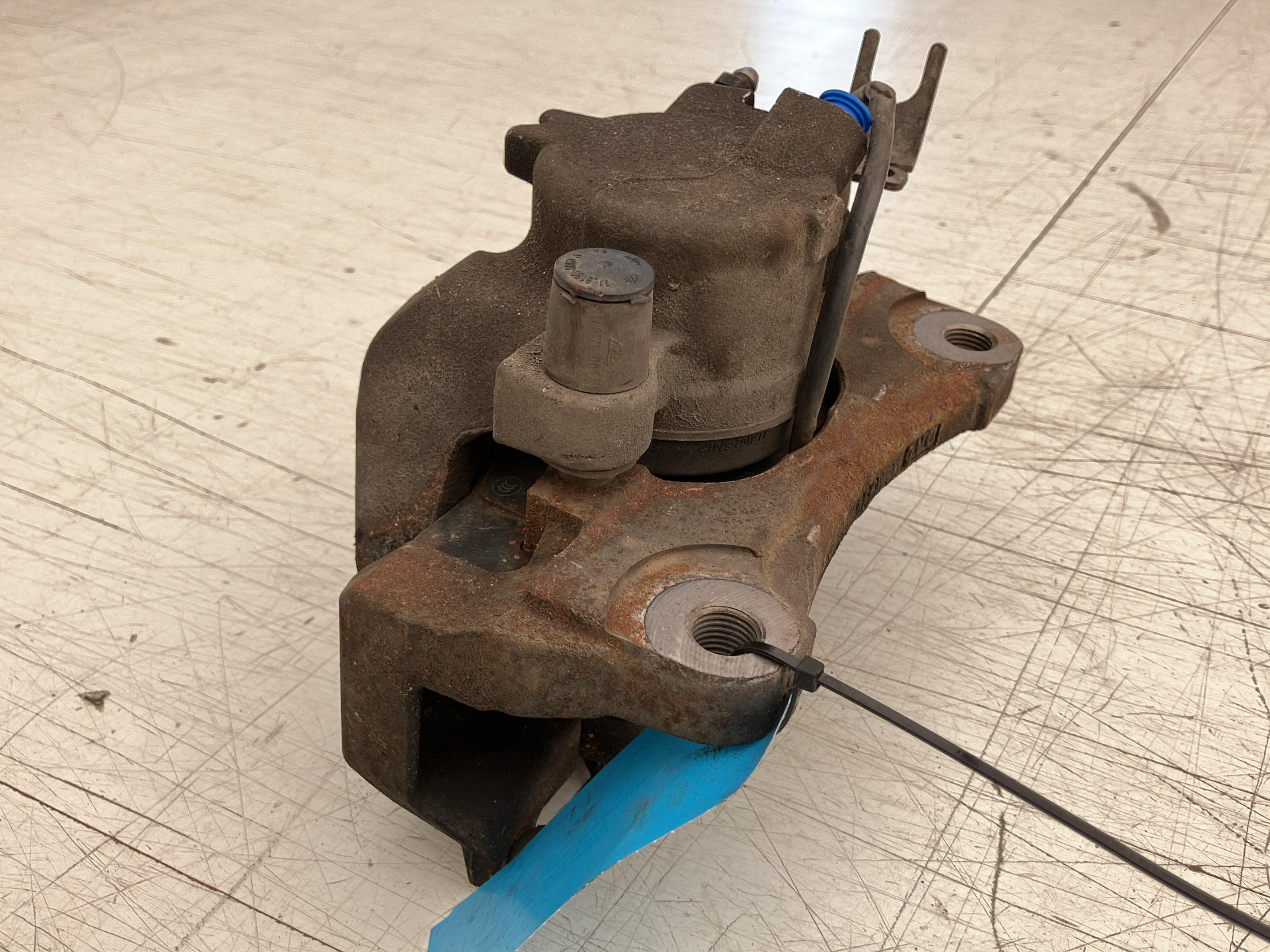 Brake caliper right front AUDI A4 (8W, B9) 1.4 TFSI  110 kW  150 PS (08.2015-> )