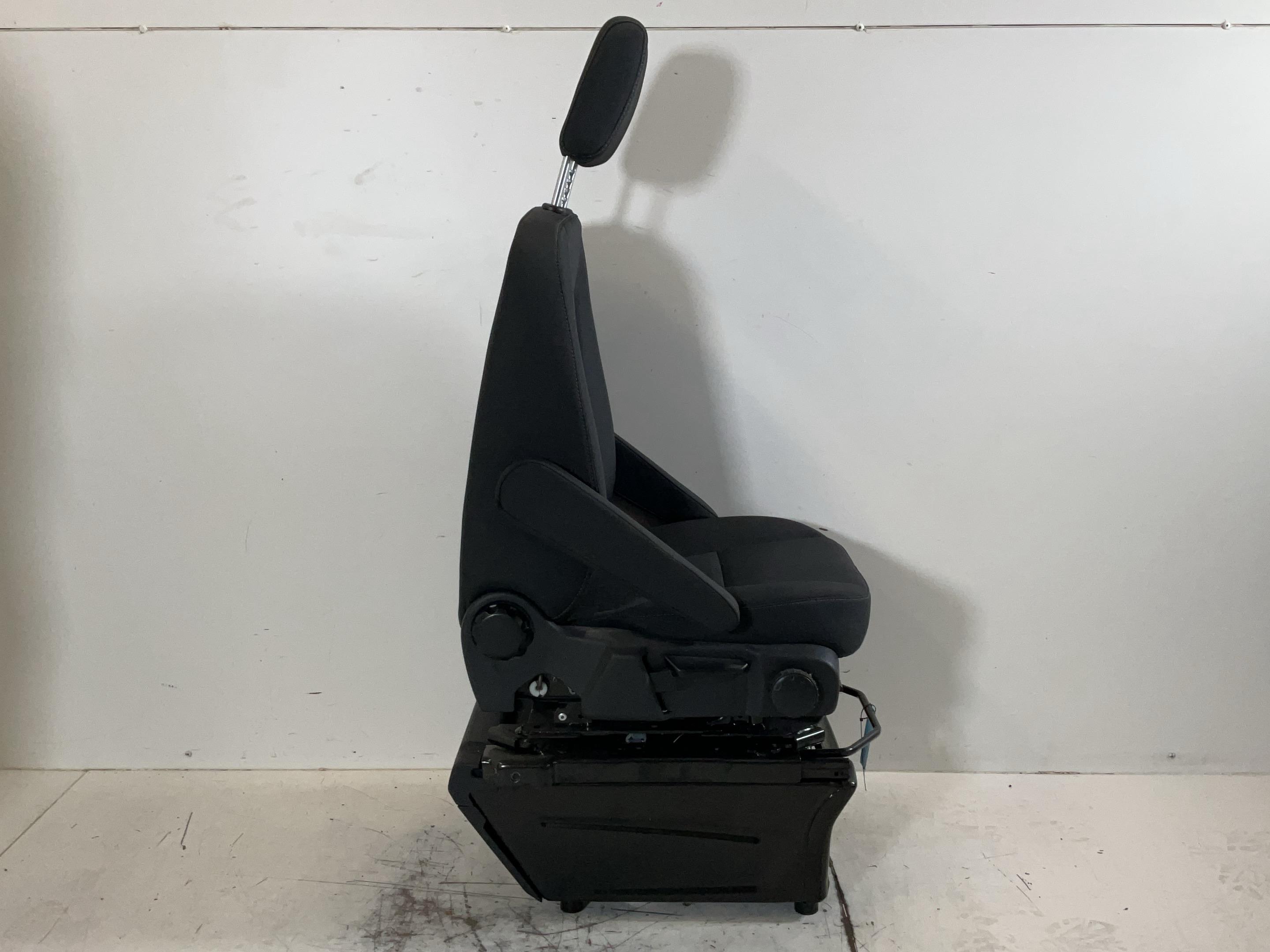 Seat right front FORD Transit V363 Pritsche/Fahrgestell (FED, FFD) 2.0 EcoBlue  121 kW  165 PS (07.2023-> )