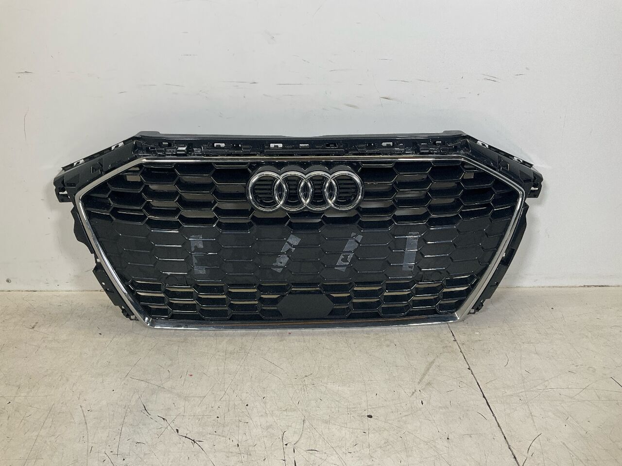 Radiator grille AUDI A3 Sportback (8Y) 35 TFSI  110 kW  150 PS (11.2019-> )
