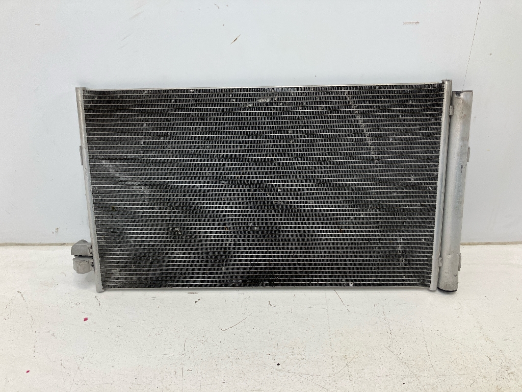Condenseur de climatisation BMW 5er (G30, F90) 530d  195 kW  265 PS (09.2016-> ) Condenseur de climatisation BMW 5er (G30, F90) 530d  195 kW  265 PS (09.2016-> )