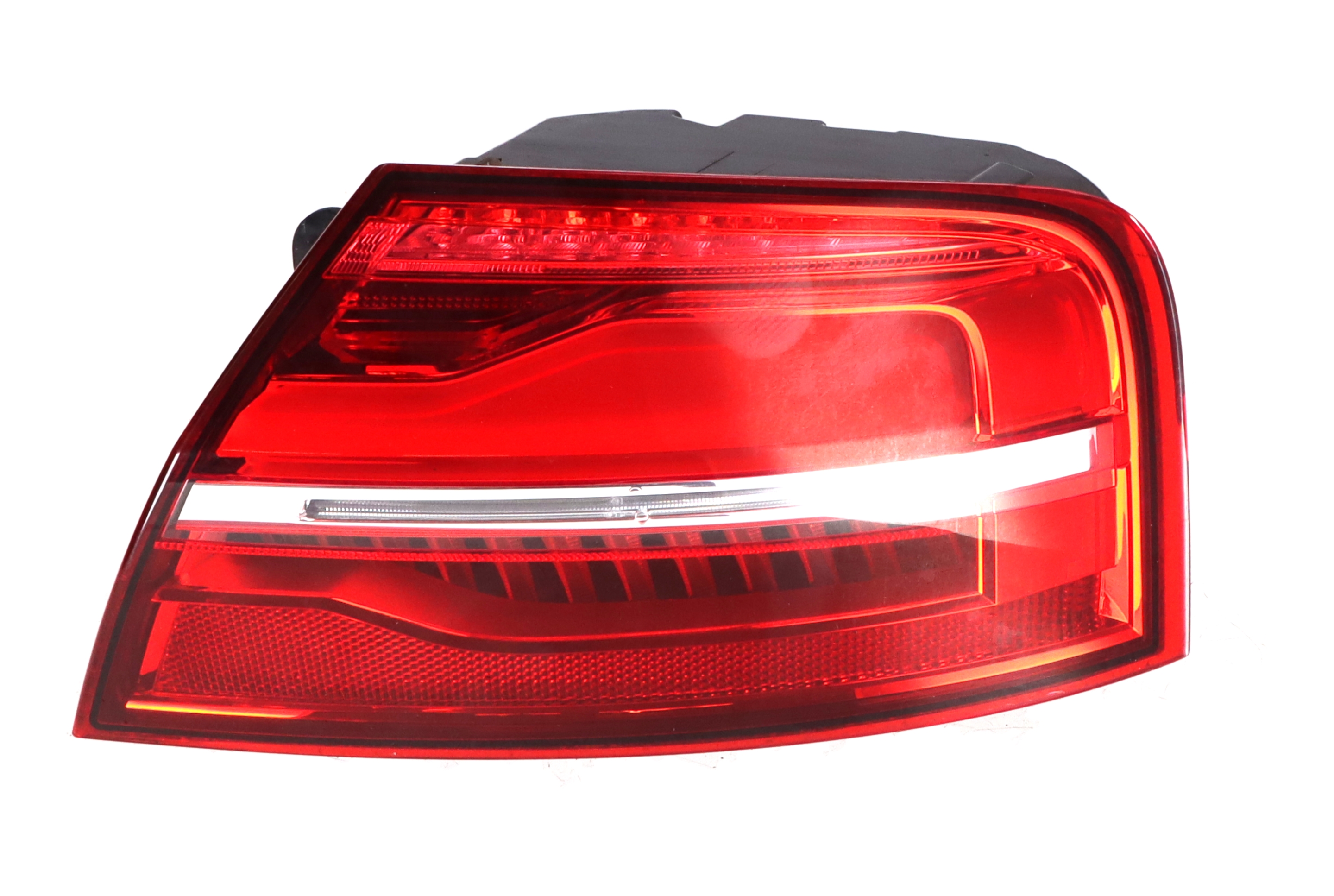 Tail-lamp right outside AUDI A8 (4H) 4.0 TFSI quattro  320 kW  435 PS (10.2013-12.2015)