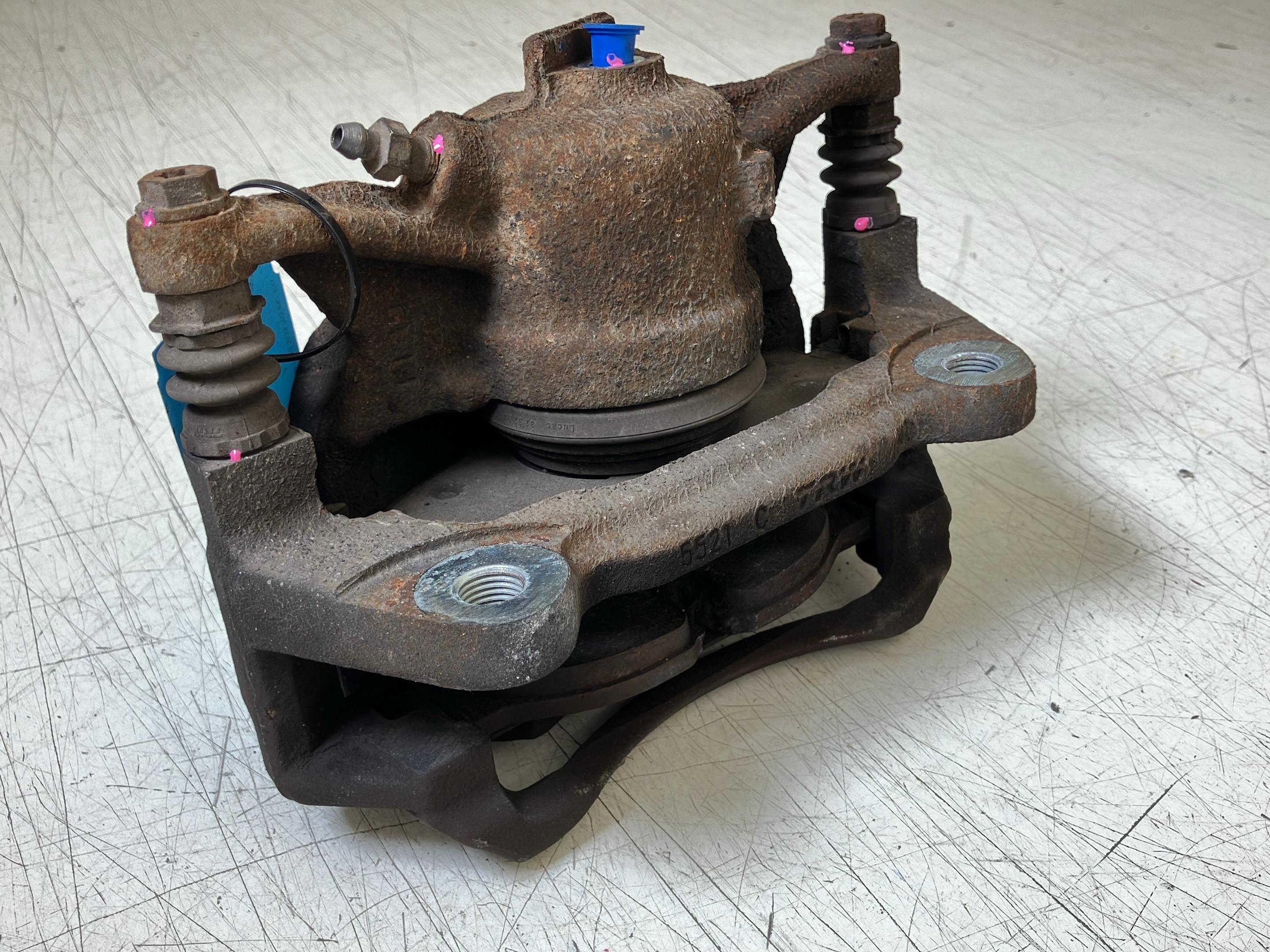 Bremssattel links vorne AUDI A3 Sportback (8V) 1.0 TFSI  85 kW  115 PS (07.2016-> )