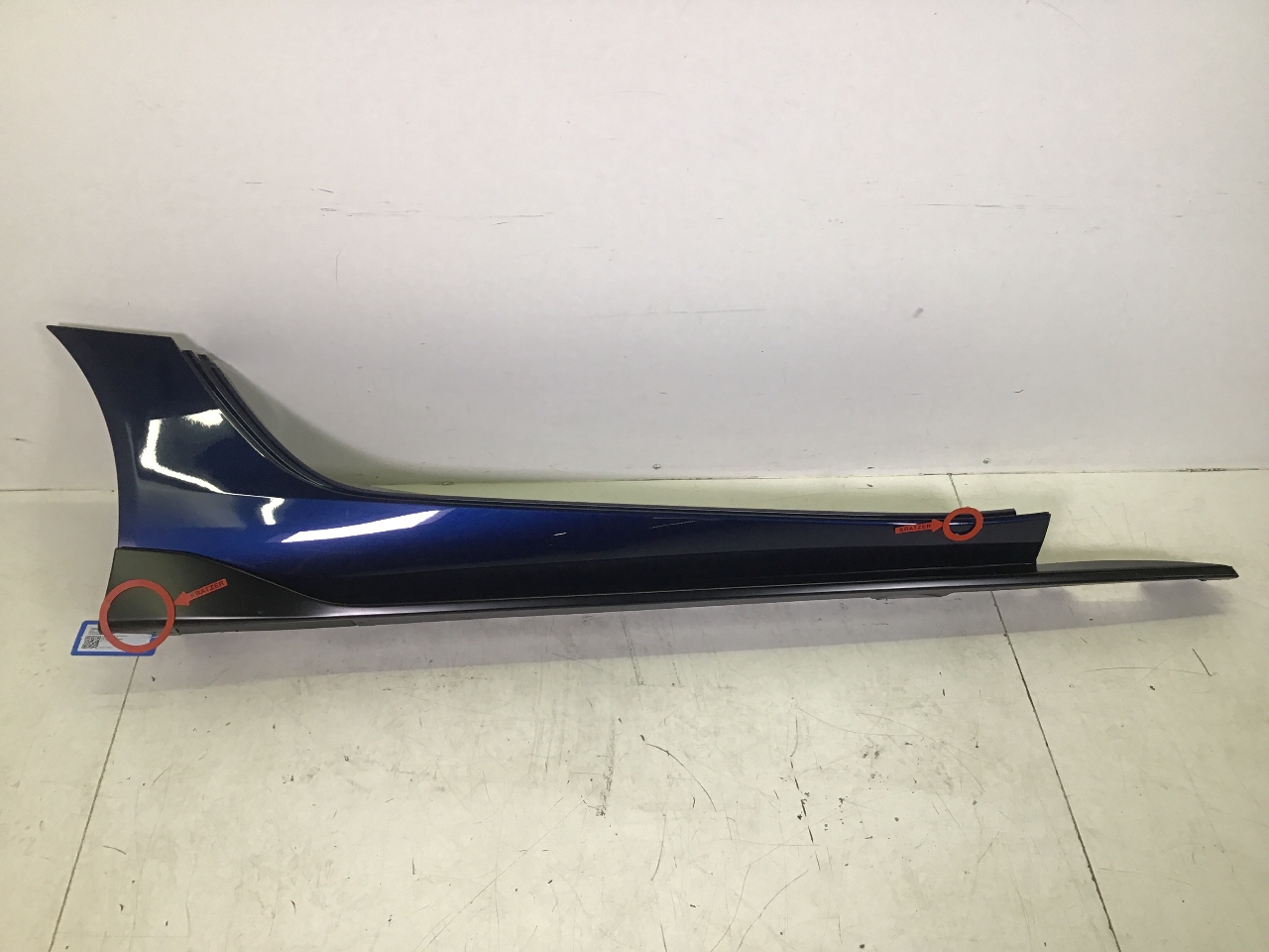 Habillage bas de caisse droite TOYOTA Supra (DB) 2.0  190 kW  258 PS (06.2019-> ) Habillage bas de caisse droite TOYOTA Supra (DB) 2.0  190 kW  258 PS (06.2019-> )