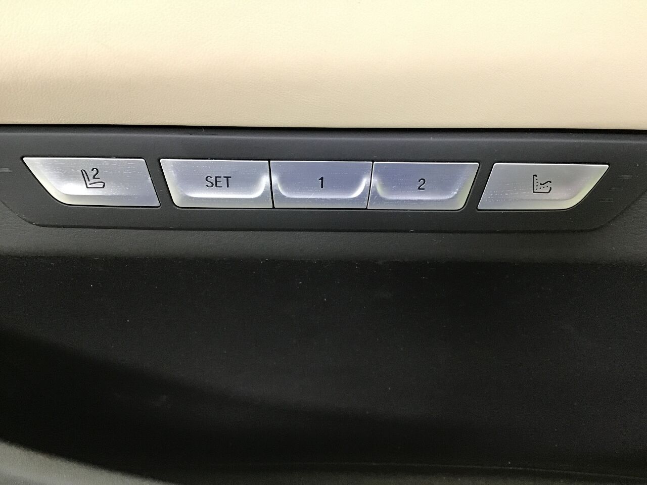 Door panelling left front BMW 7er (G11, G12) 750d xDrive  294 kW  400 PS (07.2016-> )