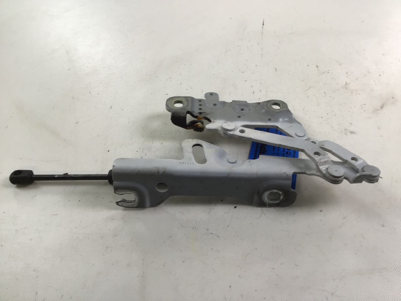 Charnière de capot moteur droite BMW 4er Cabriolet (F33, F83) 420d  135 kW  184 PS (10.2013-07.2015)