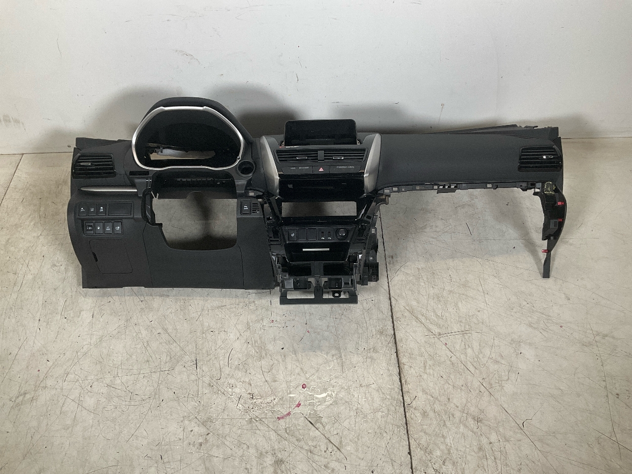 Car dashboard MITSUBISHI Eclipse Cross (GK) Plug-in Hybrid 4WD  72 kW  98 PS (01.2021-> ) Car dashboard MITSUBISHI Eclipse Cross (GK) Plug-in Hybrid 4WD  72 kW  98 PS (01.2021-> )