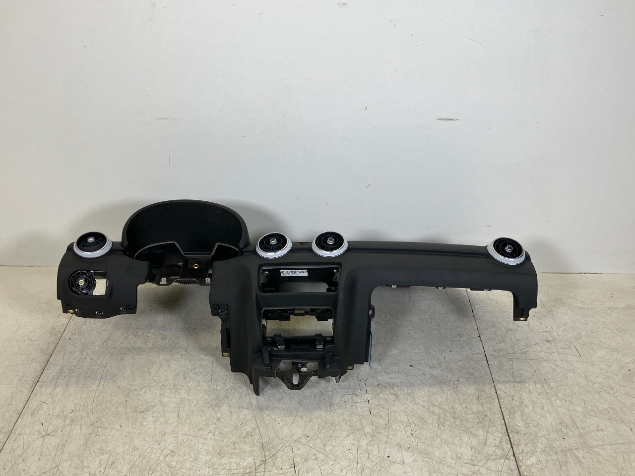 Armaturenbrett AUDI A1 (8X) 1.2 TFSI  63 kW  86 PS (05.2010-04.2015) Armaturenbrett AUDI A1 (8X) 1.2 TFSI  63 kW  86 PS (05.2010-04.2015)