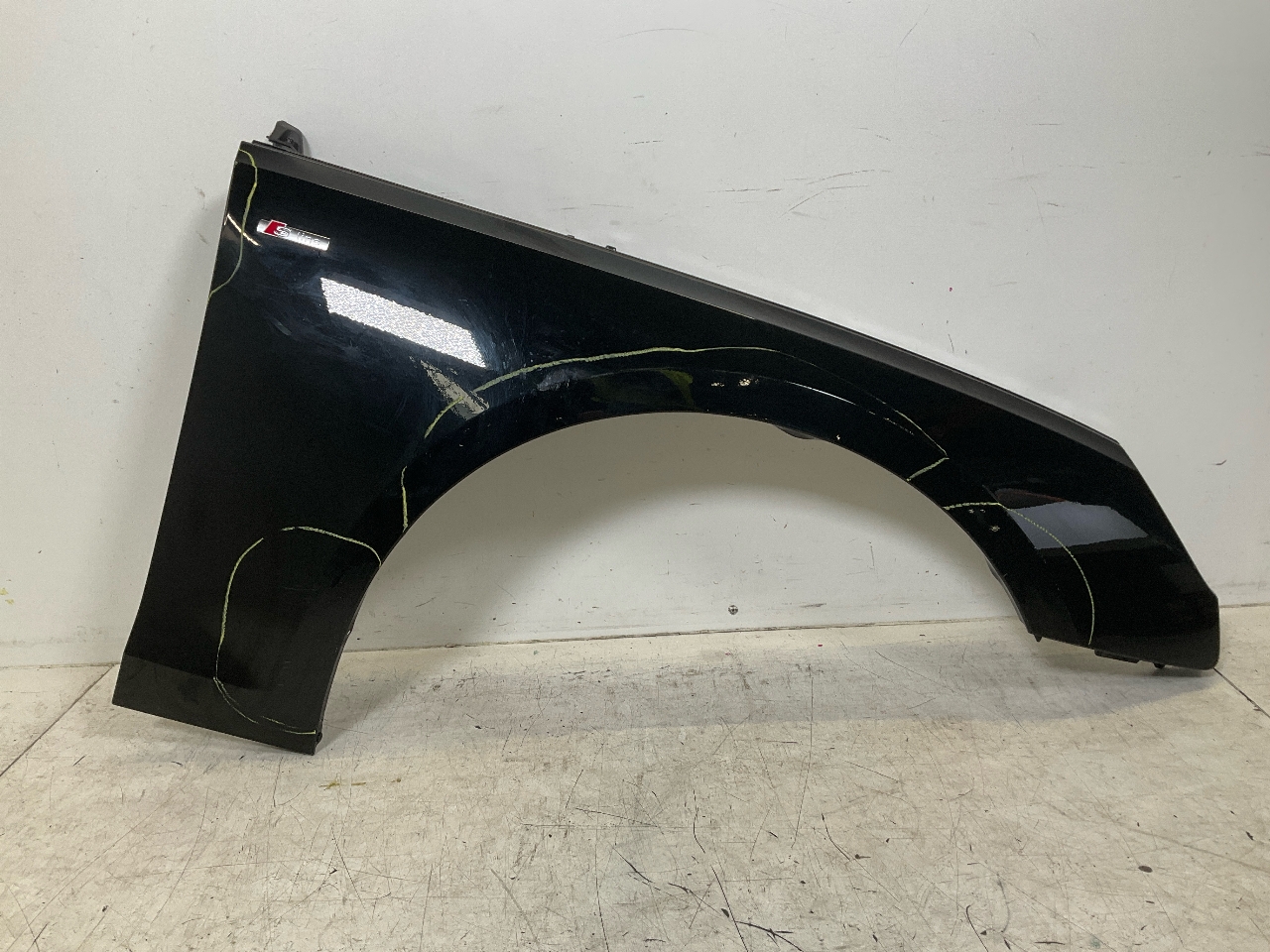 Aile avant droit AUDI A4 Avant (8W, B9) 35 TFSI Mild Hybrid  110 kW  150 PS (12.2018-> )