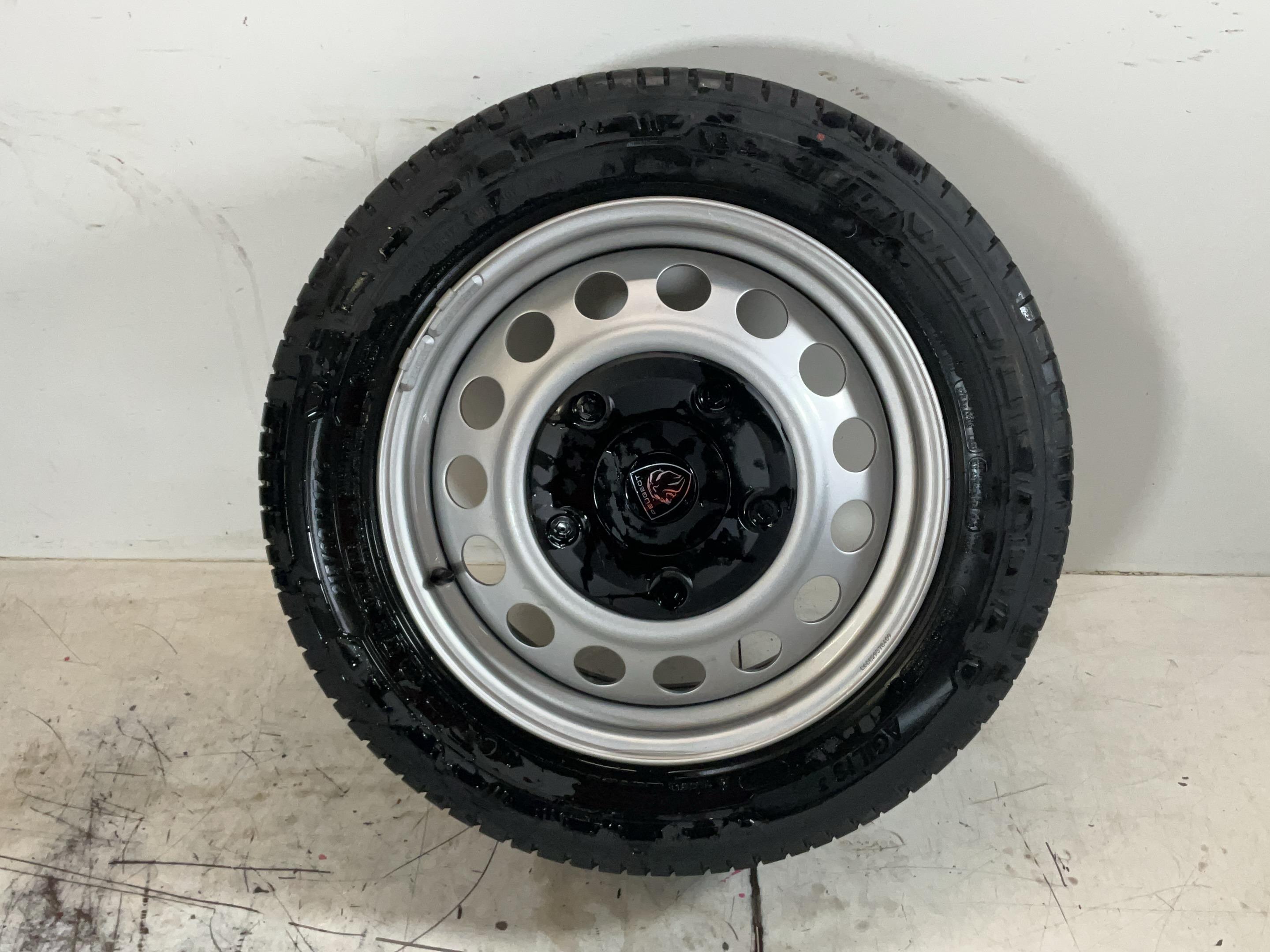 Entire wheel PEUGEOT Expert III Kasten (V) E-Expert Hydrogen  100 kW  136 PS (10.2024-> )