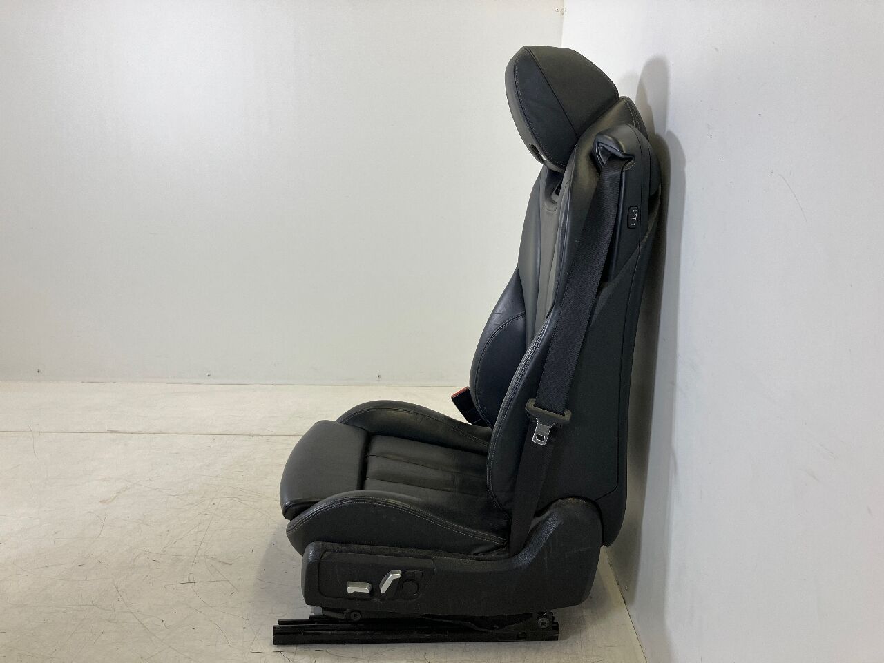 Interior equipment BMW 4er Cabriolet (F33, F83) M4  317 kW  431 PS (07.2014-> )