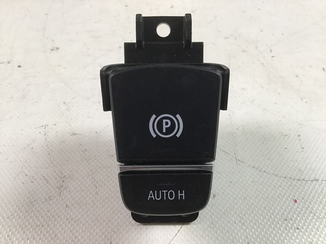 Switch for fixing brake BMW X3 (G01, F97) xDrive 20i  135 kW  184 PS (12.2017-> )