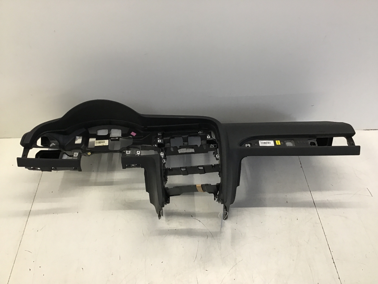 Car dashboard AUDI A6 Avant (4F, C6) 2.0 TFSI  125 kW  170 PS (06.2005-08.2011) Car dashboard AUDI A6 Avant (4F, C6) 2.0 TFSI  125 kW  170 PS (06.2005-08.2011)