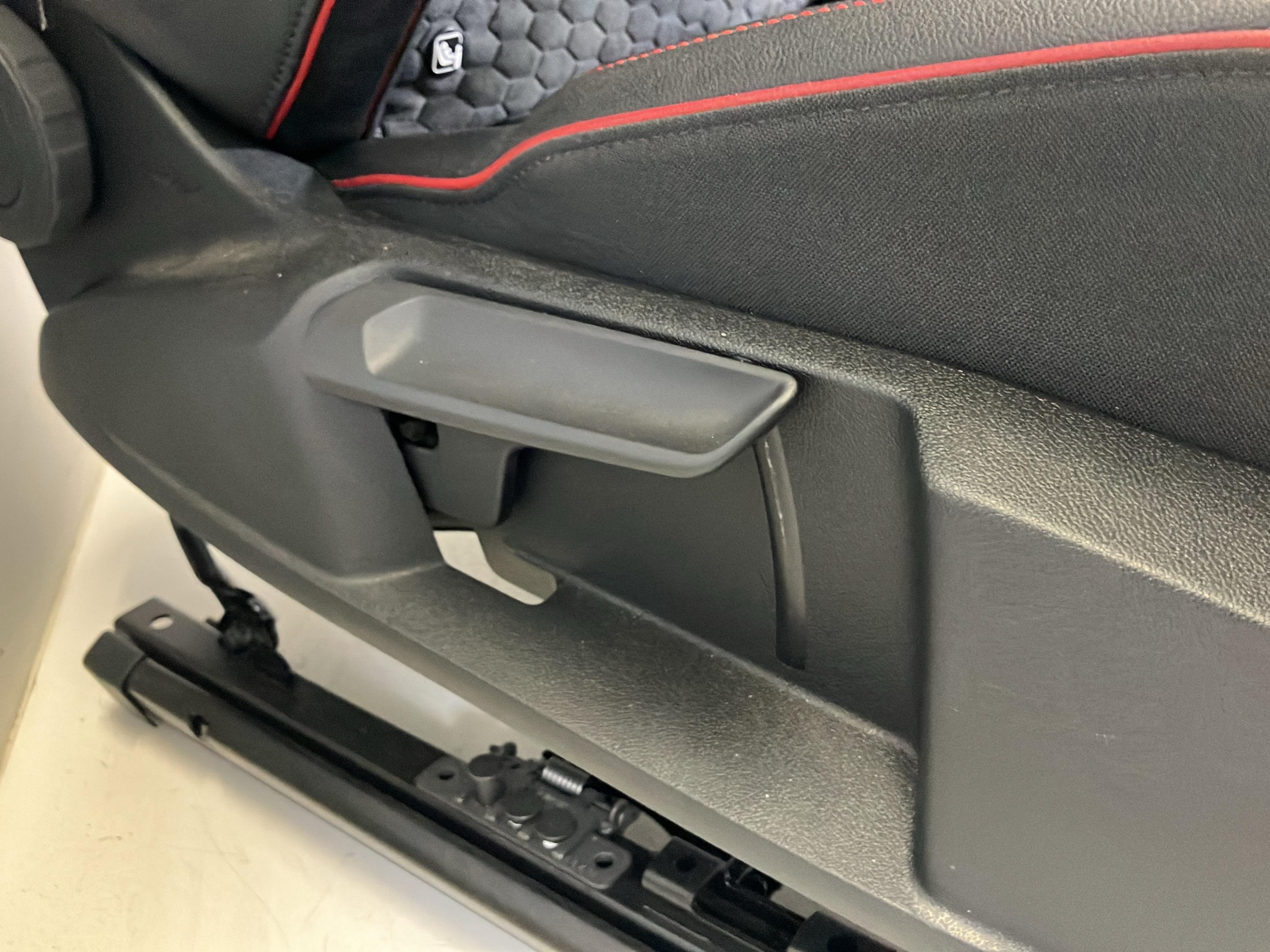 Accesorii interioare VW Golf VIII (CD) 2.0 GTI Clubsport  221 kW  300 PS (10.2020-> )