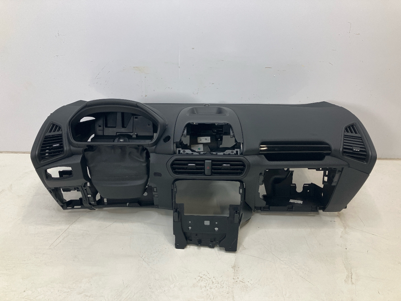 Car dashboard FORD EcoSport 1.0 EcoBoost  92 kW  125 PS (10.2013-> ) Car dashboard FORD EcoSport 1.0 EcoBoost  92 kW  125 PS (10.2013-> )