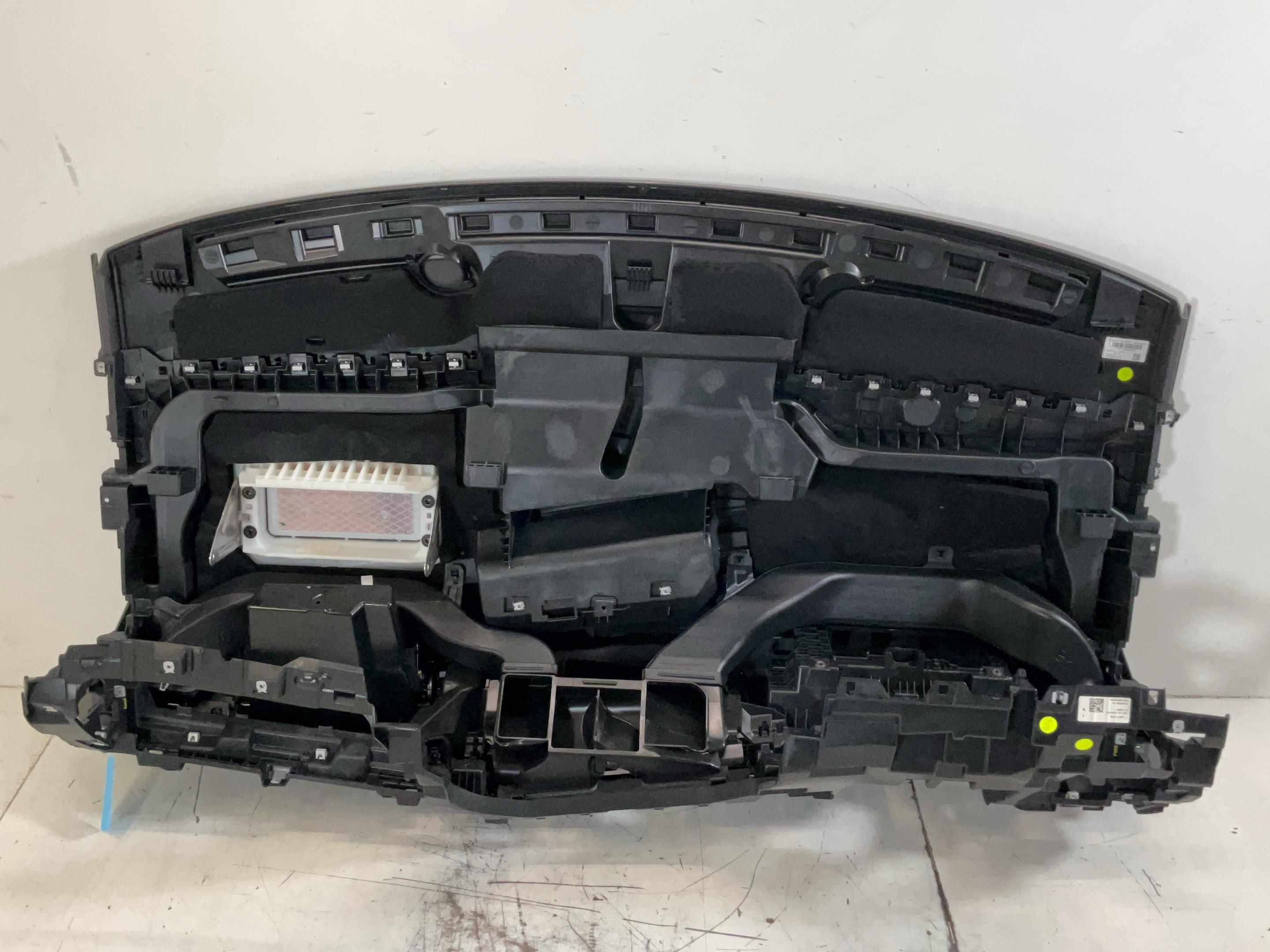 Dashboard VW Transporter T7 Multivan 1.5 TSI  100 kW  136 PS (10.2021-> )
