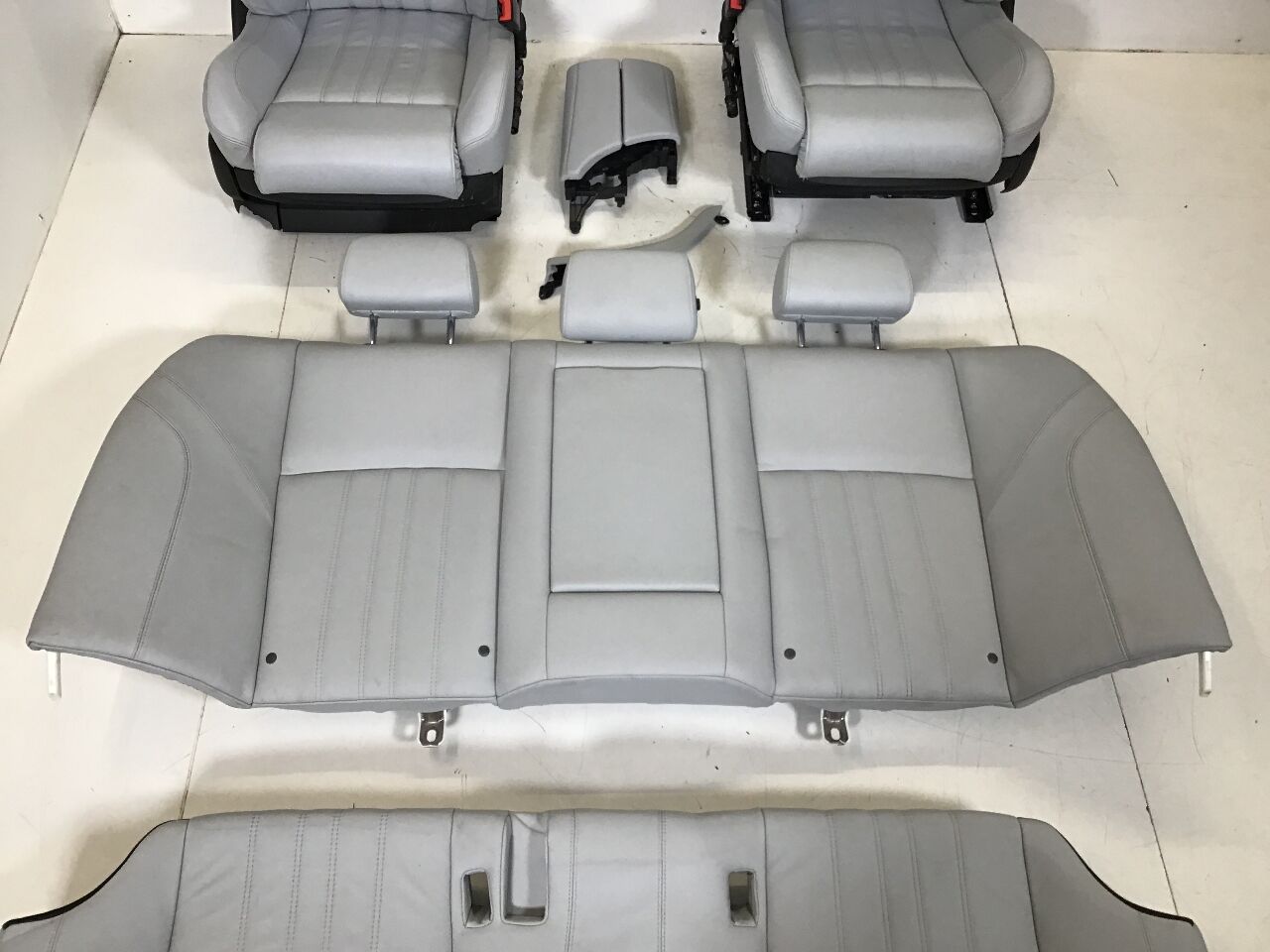 Interior equipment BMW 5er (F10) M5  412 kW  560 PS (09.2011-10.2016)