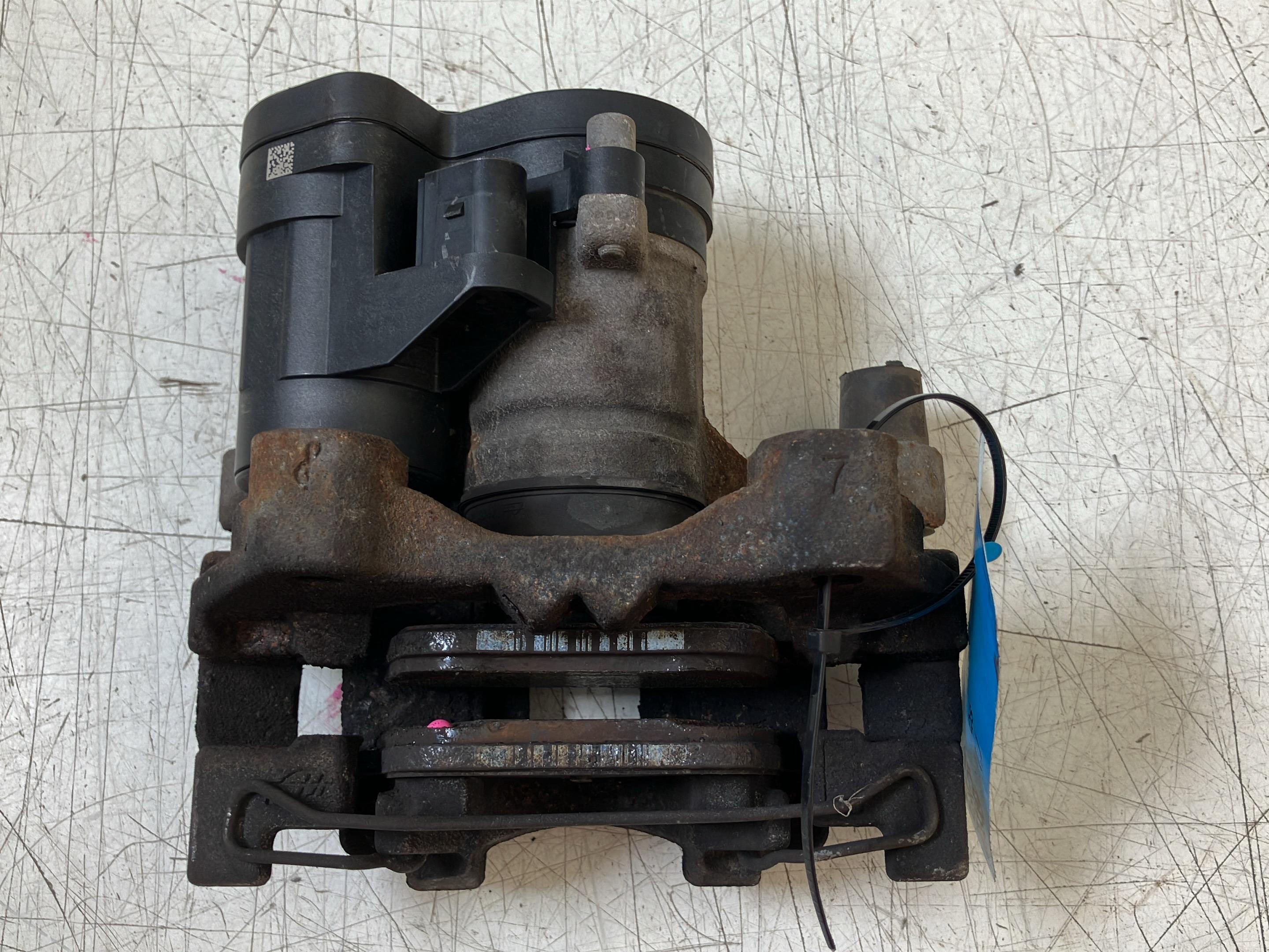 Bremssattel links hinten AUDI A3 Sportback (8V) 1.0 TFSI  85 kW  115 PS (07.2016-> )
