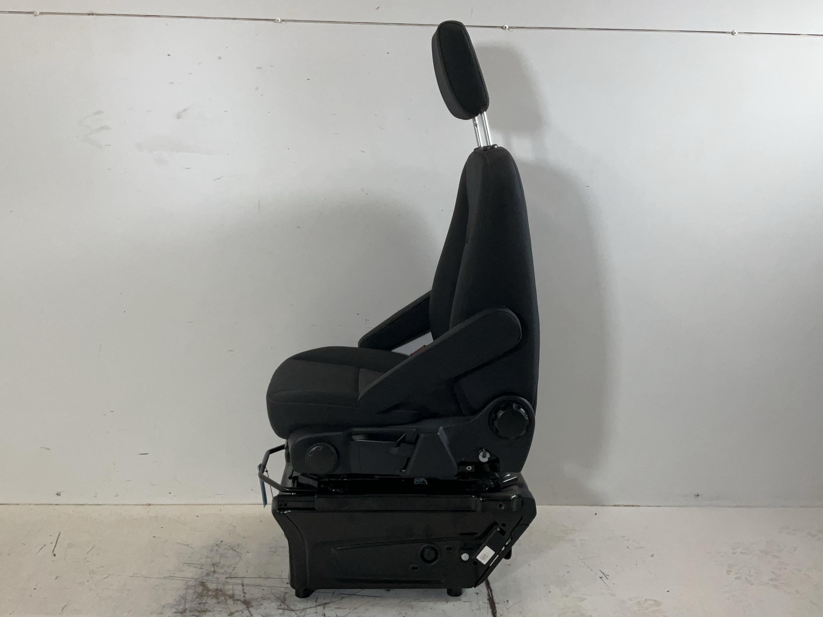 Seat left front FORD Transit V363 Pritsche/Fahrgestell (FED, FFD) 2.0 EcoBlue  121 kW  165 PS (07.2023-> )