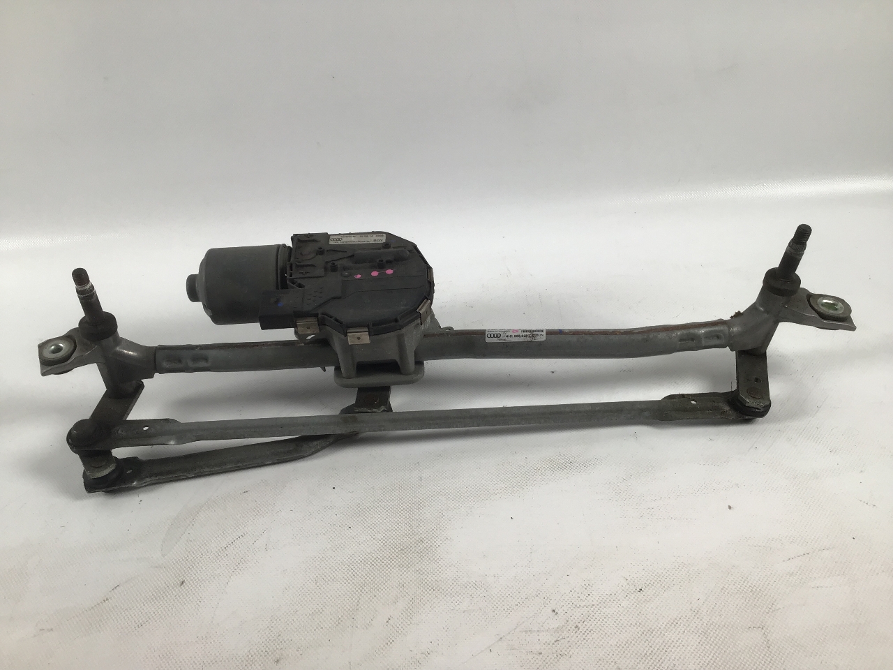 Wiper motor front AUDI A8 (4H) 3.0 TDI quattro  184 kW  250 PS (07.2010-01.2018) Wiper motor front AUDI A8 (4H) 3.0 TDI quattro  184 kW  250 PS (07.2010-01.2018)