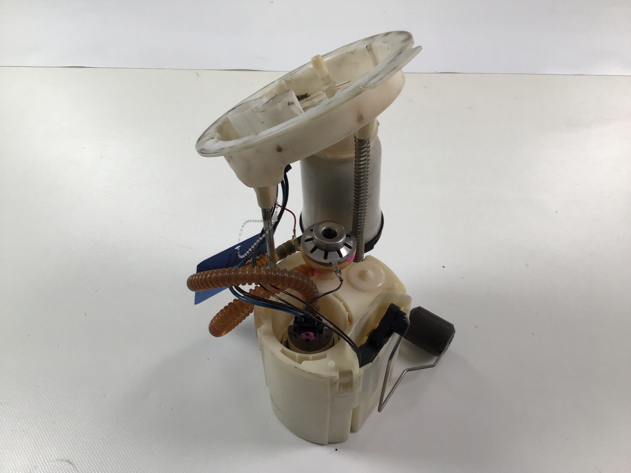 Fuel pump BMW 3er Gran Turismo (F34) 320i  135 kW  184 PS (03.2013-06.2016) Fuel pump BMW 3er Gran Turismo (F34) 320i  135 kW  184 PS (03.2013-06.2016)