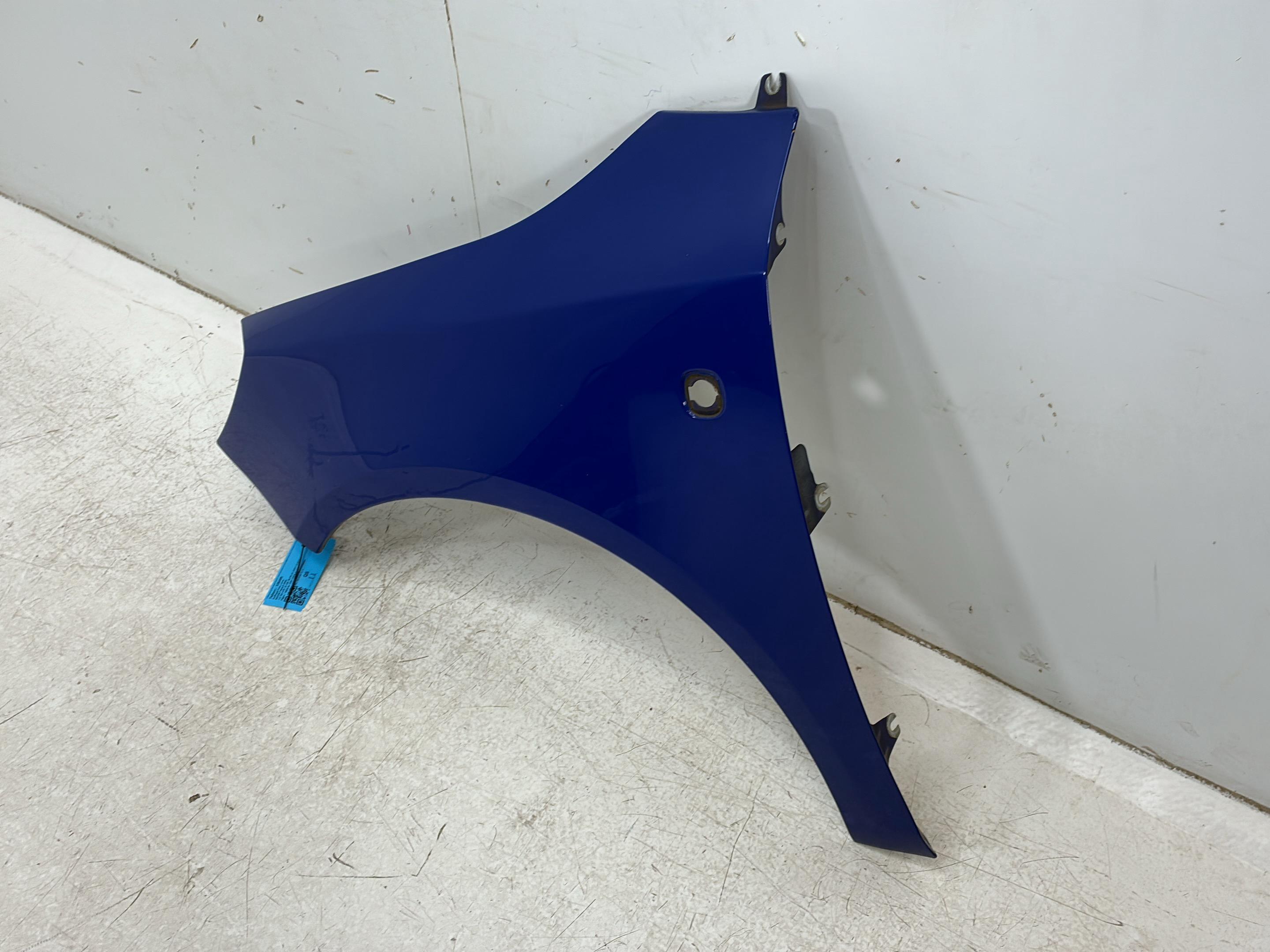 Aile avant gauche SKODA Fabia II (542) 1.2 12V HTP  51 kW  69 PS (01.2007-12.2014)