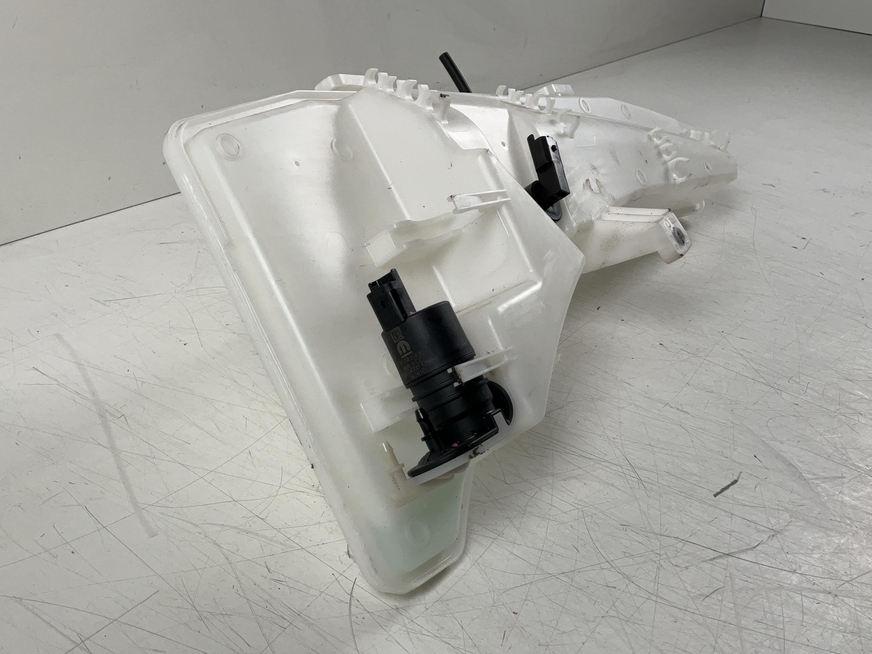 Tank window cleaning PEUGEOT 3008 III (KA, KB, KC) E-210  157 kW  213 PS (11.2023-> )