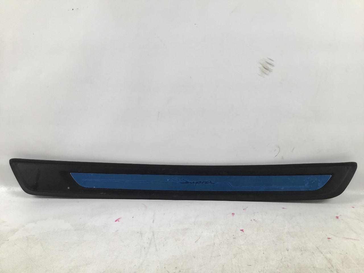 Baguette de seuil gauche TOYOTA Supra (DB) 3.0 GR  250 kW  340 PS (03.2019-> ) Baguette de seuil gauche TOYOTA Supra (DB) 3.0 GR  250 kW  340 PS (03.2019-> )