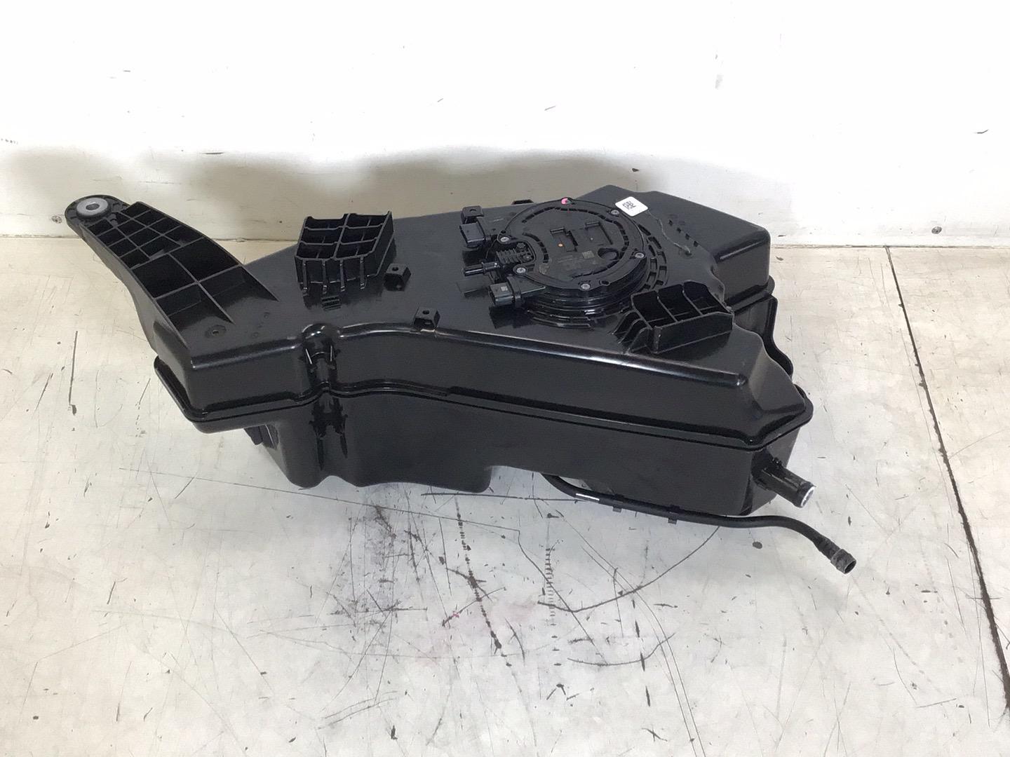 Zbiornik AdBlue BMW X6 (G06, F96) xDrive 40d Mild-Hybrid  250 kW  340 PS (05.2020-> )