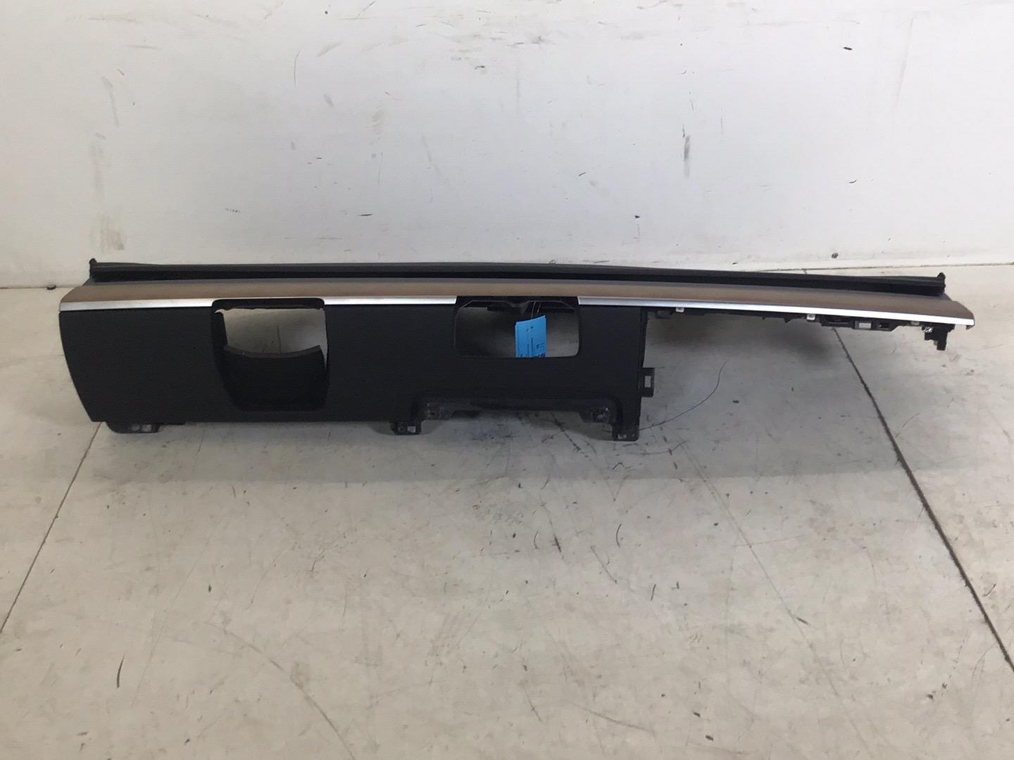 Armaturenbrett TESLA Model 3 (5YJ3) EV  239 kW  325 PS (12.2019-12.2022)