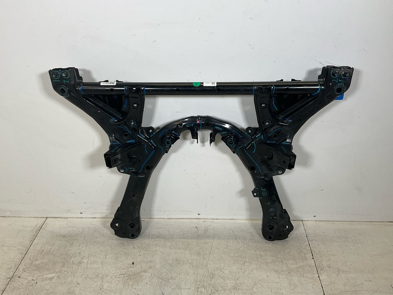 Vorderachsträger TESLA Model Y (5YJY) EV Allrad  378 kW  514 PS (09.2021-> ) Vorderachsträger TESLA Model Y (5YJY) EV Allrad  378 kW  514 PS (09.2021-> )