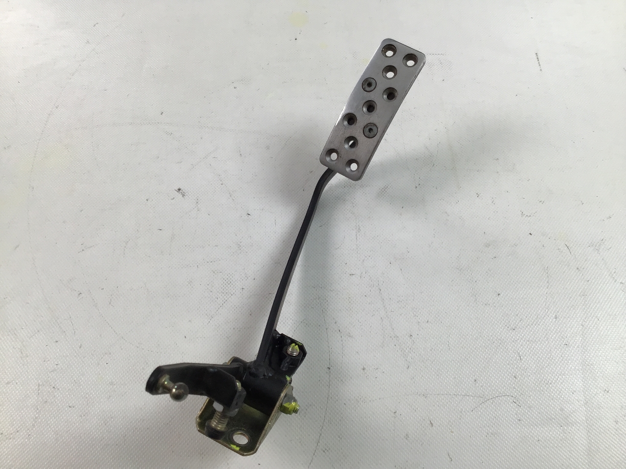 Pédale d'accélérateur FERRARI Maranello 5.5  357 kW  486 PS (04.1996-12.2001) Pédale d'accélérateur FERRARI Maranello 5.5  357 kW  486 PS (04.1996-12.2001)