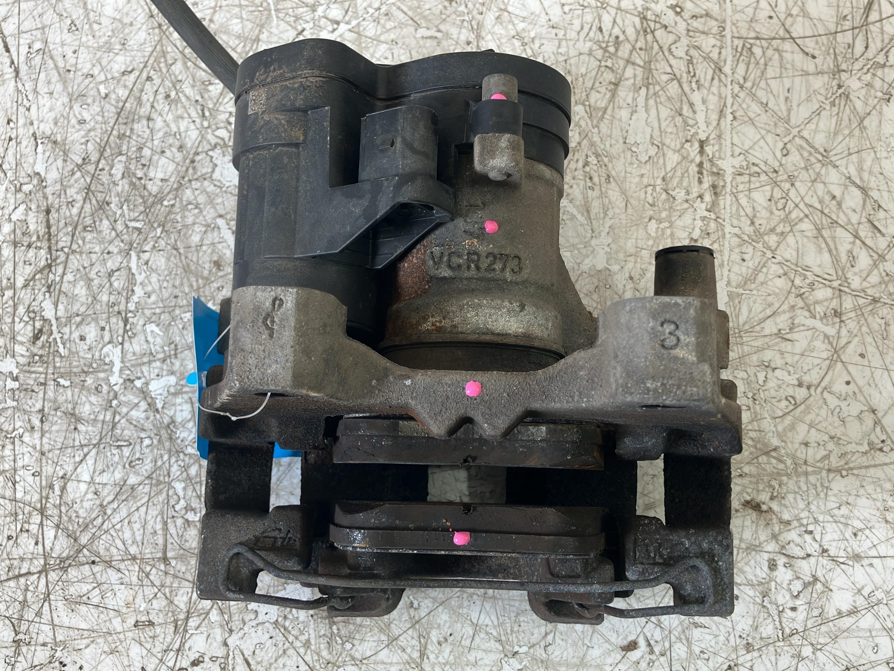 Brake caliper left rear VW Tiguan II (AD) 1.5 TSI  110 kW  150 PS (11.2018-> )