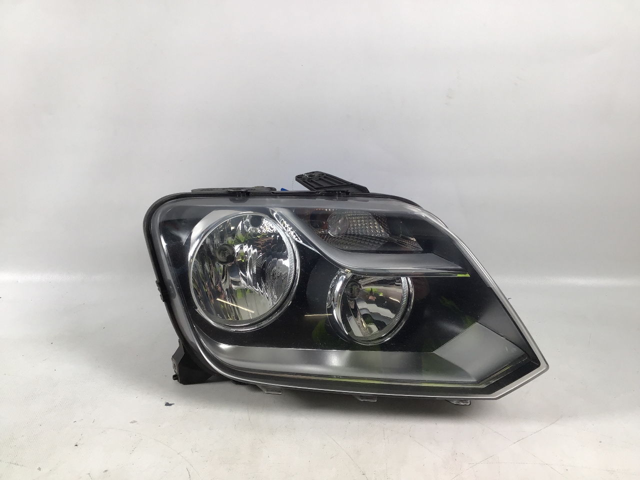 Hauptscheinwerfer rechts VW Amarok (2H) 2.0 TDI 4motion  103 kW  140 PS (06.2012-> ) Hauptscheinwerfer rechts VW Amarok (2H) 2.0 TDI 4motion  103 kW  140 PS (06.2012-> )