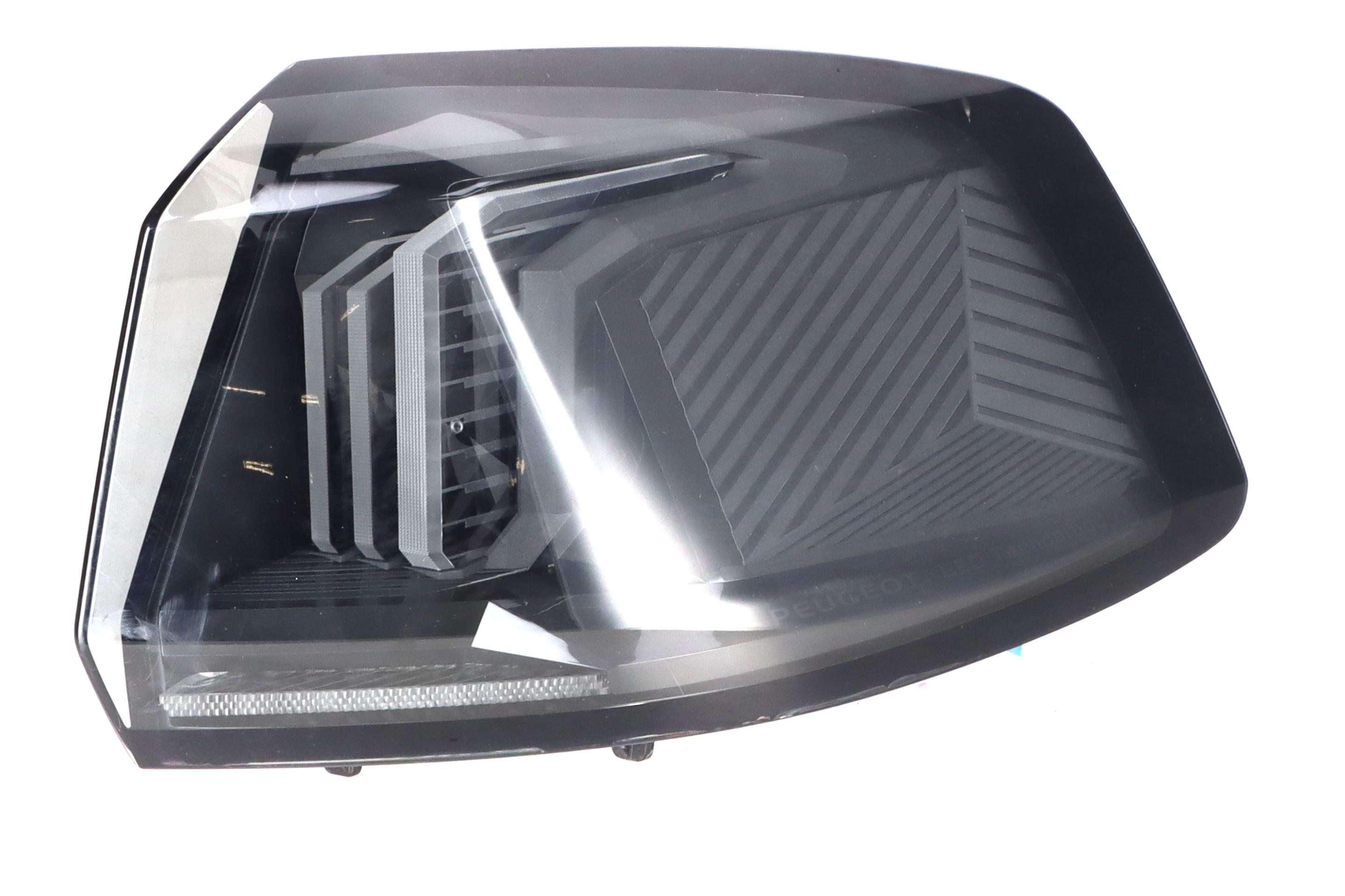 Tail-lamp right outside PEUGEOT 5008 II 1.5 BlueHDi 130  96 kW  131 PS (02.2018-> )