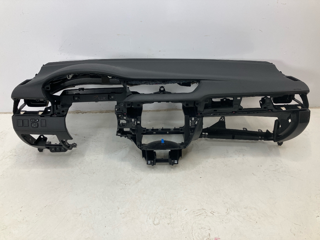 Armaturenbrett TOYOTA Avensis Station Wagon (T27) 1.8  108 kW  147 PS (02.2009-> )