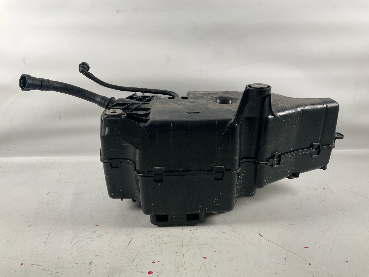 Tank AdBlue FORD Transit V363 Pritsche/Fahrgestell (FED, FFD) 2.0 TDCi  125 kW  170 PS (03.2016-> ) Tank AdBlue FORD Transit V363 Pritsche/Fahrgestell (FED, FFD) 2.0 TDCi  125 kW  170 PS (03.2016-> )