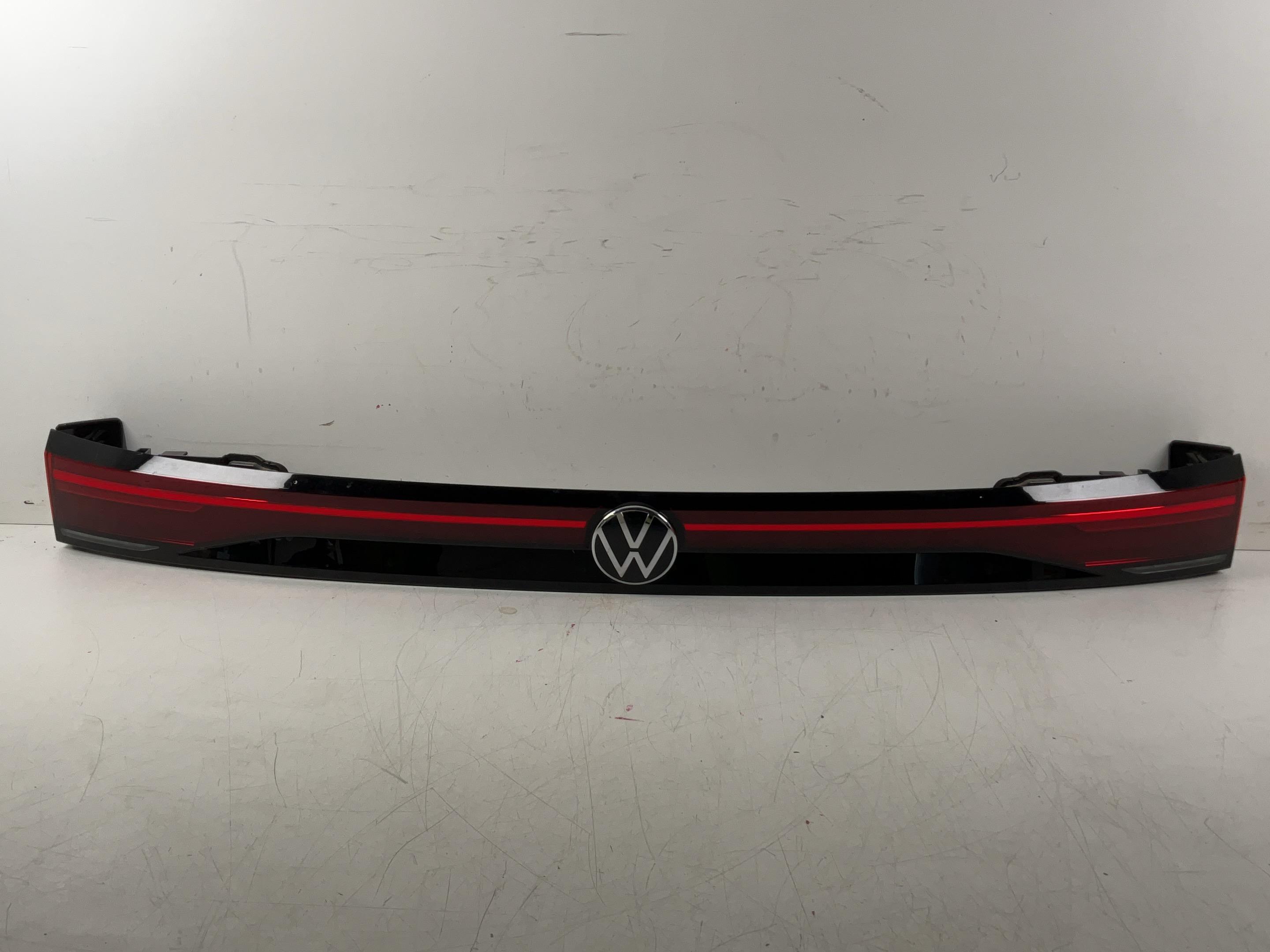 Feu arrière centre VW Passat B9 Variant (CJ5) 1.5 eTSI  110 kW  150 PS (10.2023-> )