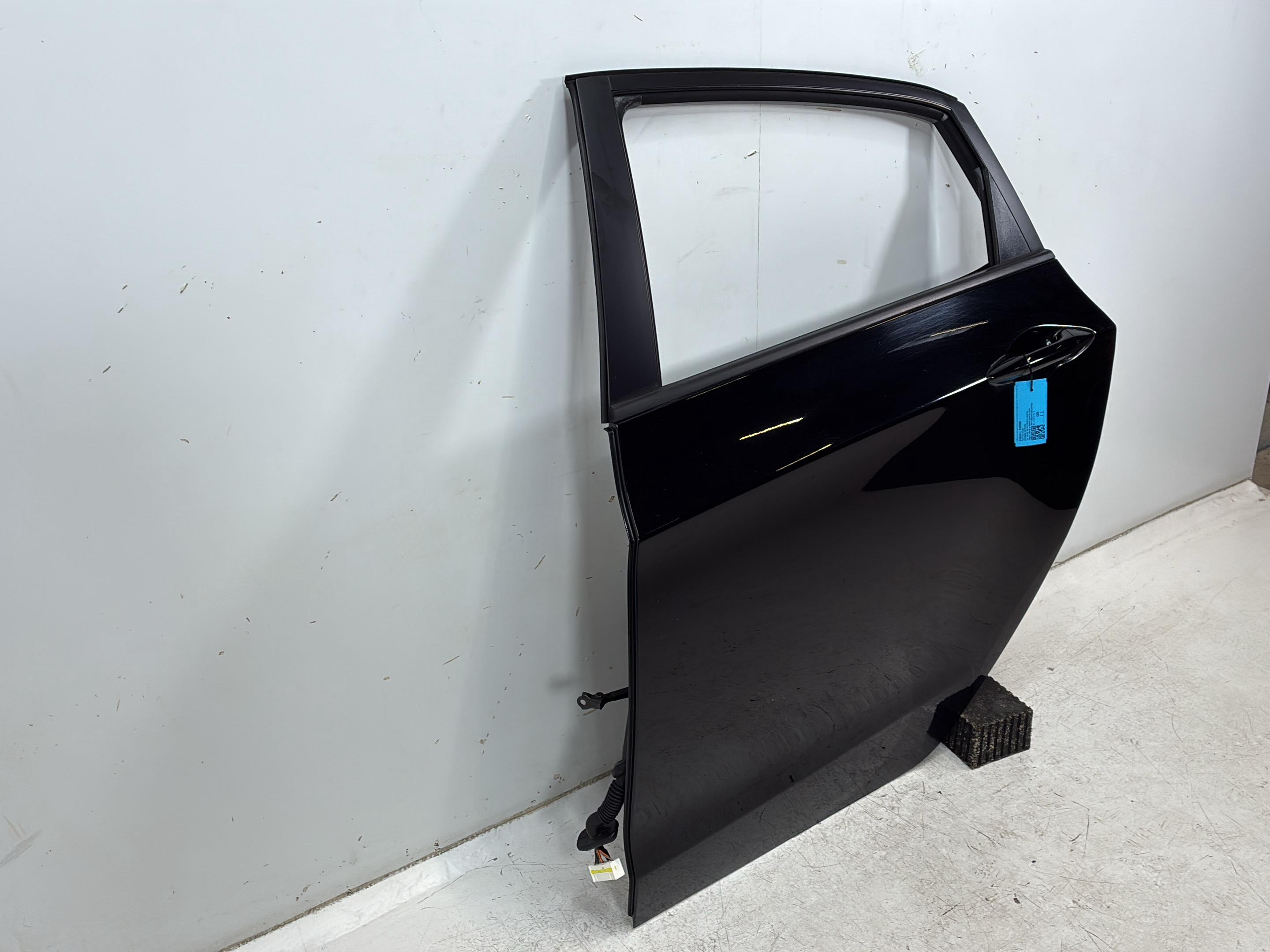 Door left rear HYUNDAI i30 II (GD) 1.4  73 kW  99 PS (12.2011-12.2015)