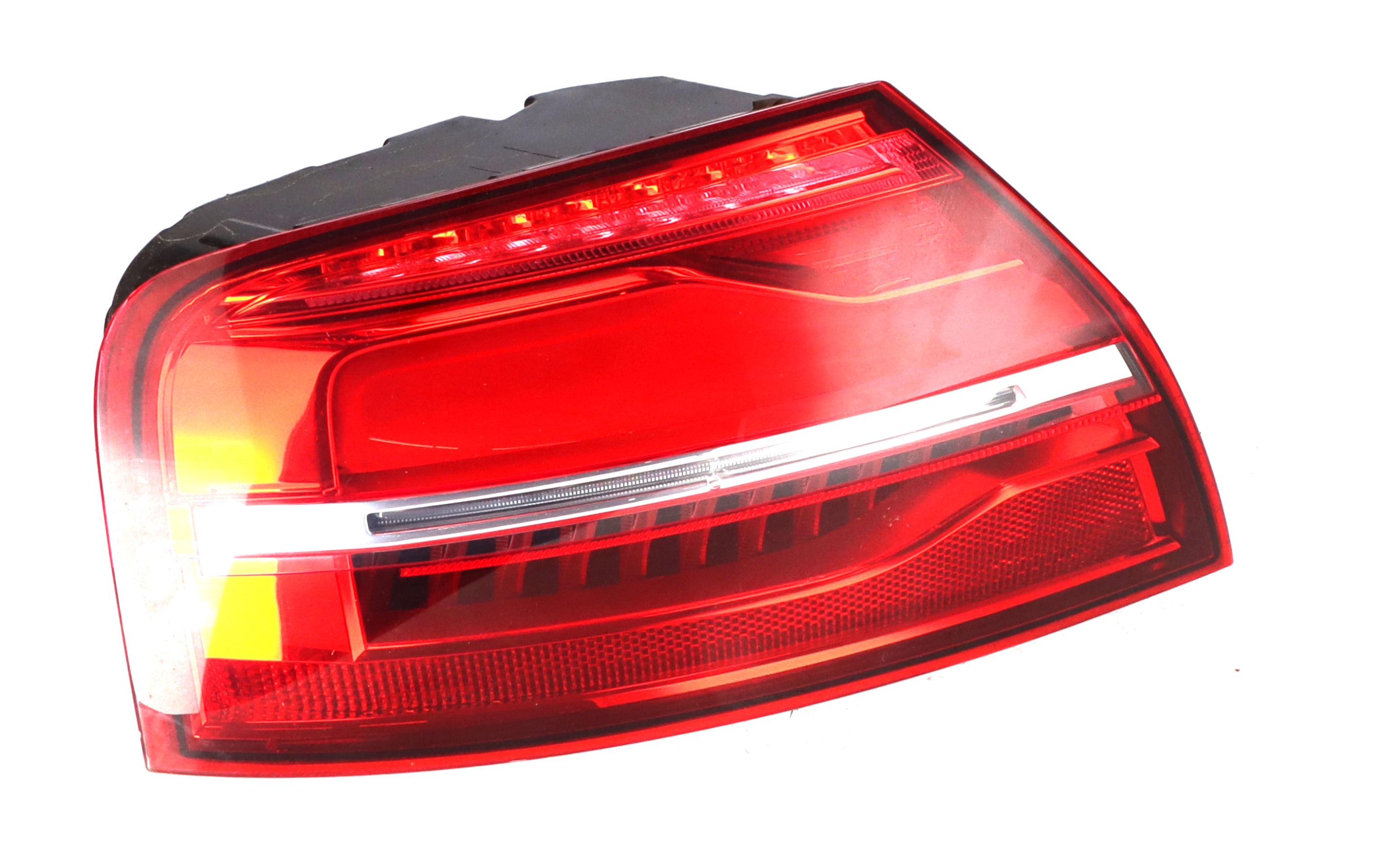Tail-lamp left outside AUDI A8 (4H) 4.0 TFSI quattro  320 kW  435 PS (10.2013-12.2015)