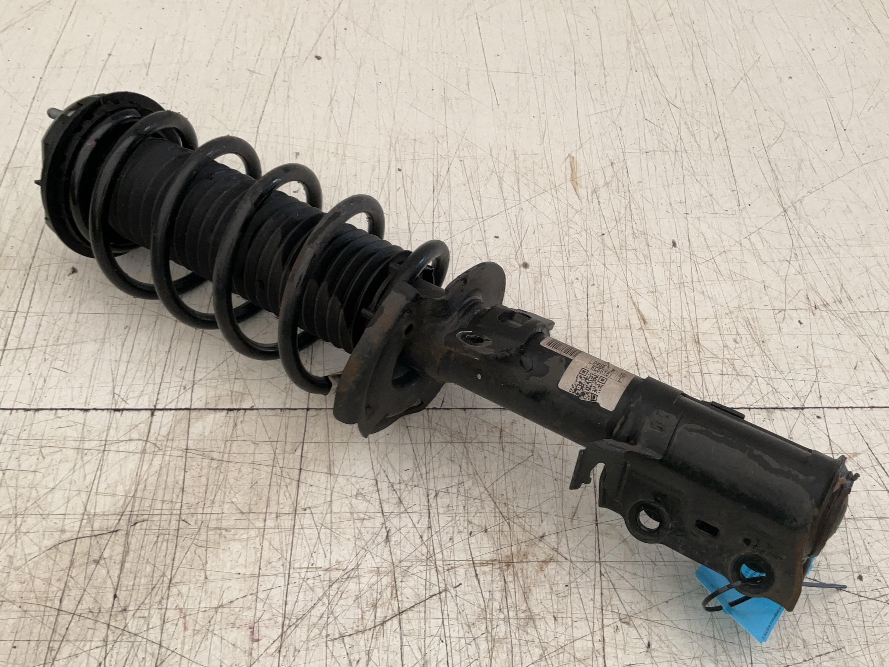 Jambe de suspension avant gauche FORD Fiesta VII (HJ, HF) 1.1  52 kW  70 PS (05.2017-> )