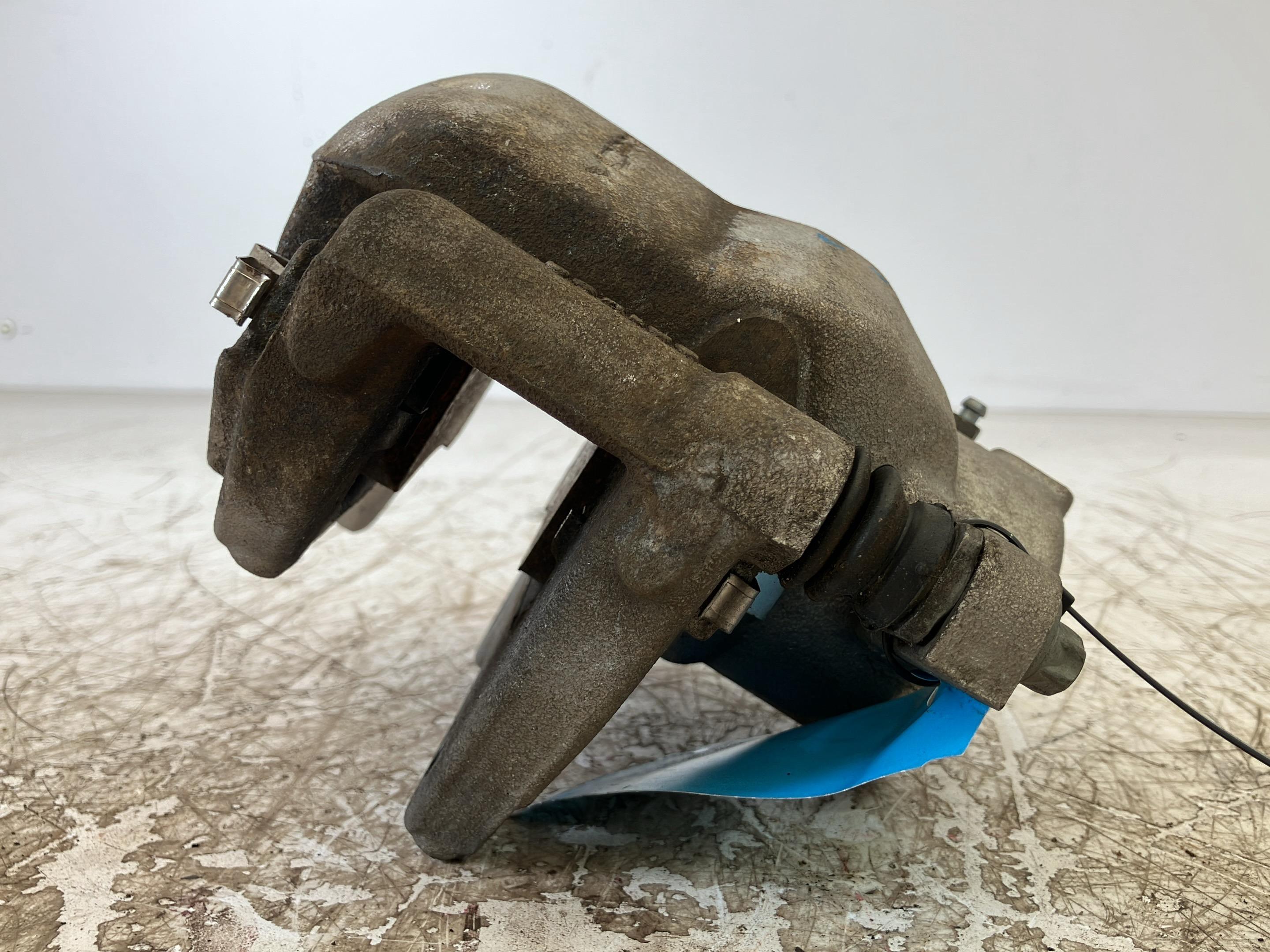 Brake caliper right front FIAT 500e Cabriolet (332) Elektro  87 kW  118 PS (10.2020-> )
