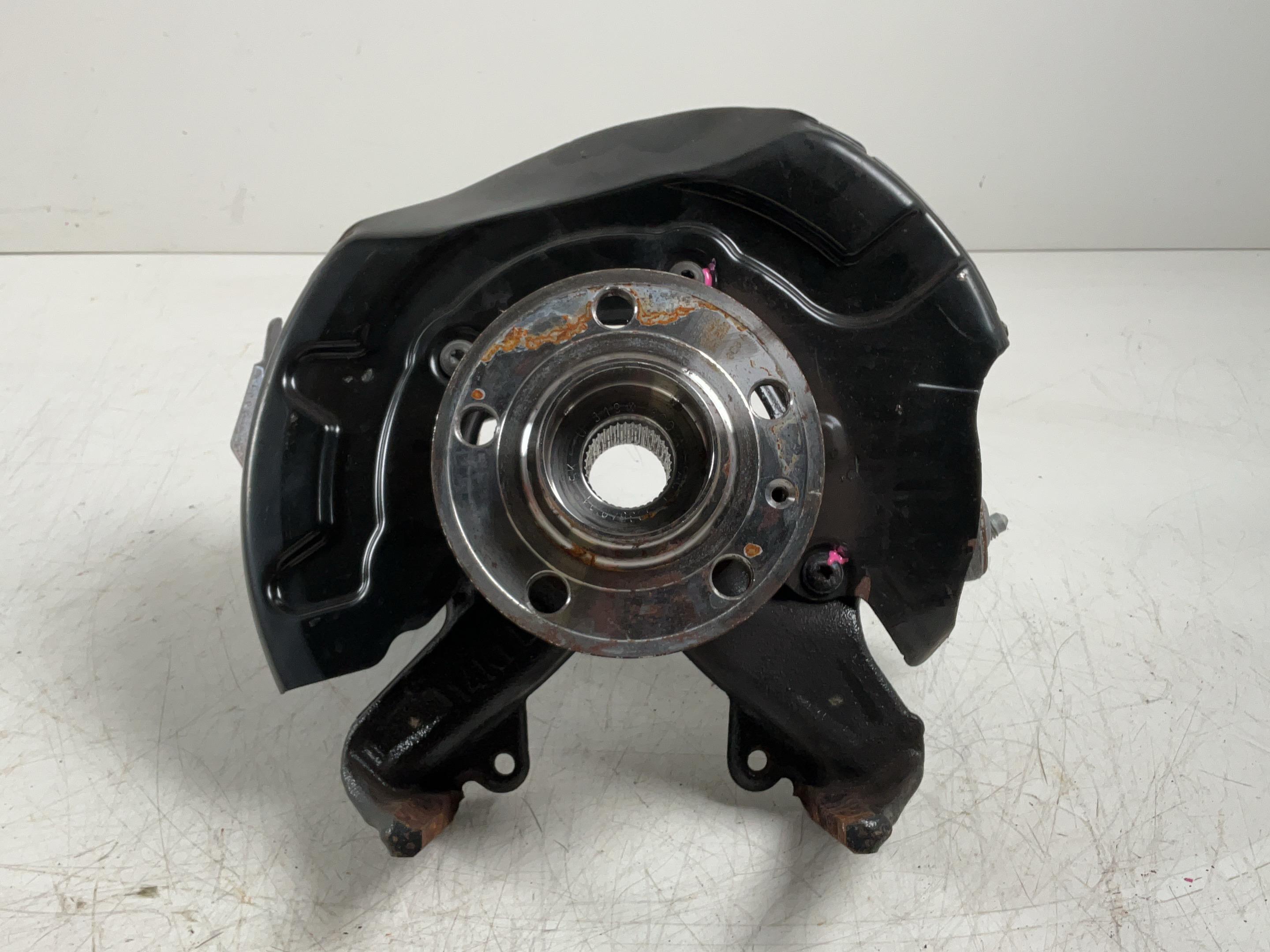 Axle stub VW T-Cross (C11) 1.0 TSI  85 kW  116 PS (12.2018-> )