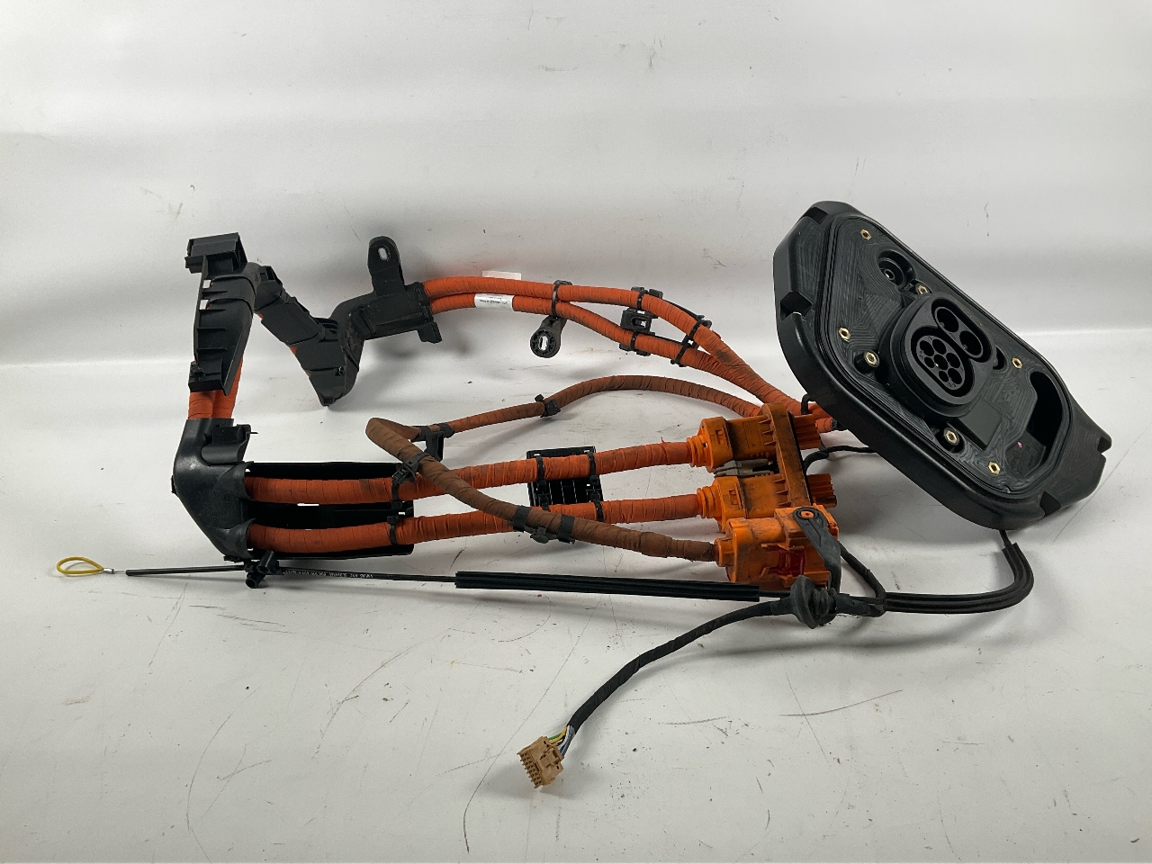 HV charging connection AUDI Q4 Sportback e-tron (F4N) 35 e-tron  125 kW  170 PS (06.2021-> ) HV charging connection AUDI Q4 Sportback e-tron (F4N) 35 e-tron  125 kW  170 PS (06.2021-> )