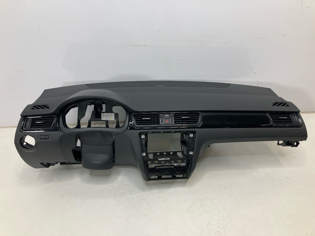 Car dashboard SKODA Rapid Spaceback (NH) 1.2 TSI  63 kW  86 PS (07.2012-> )