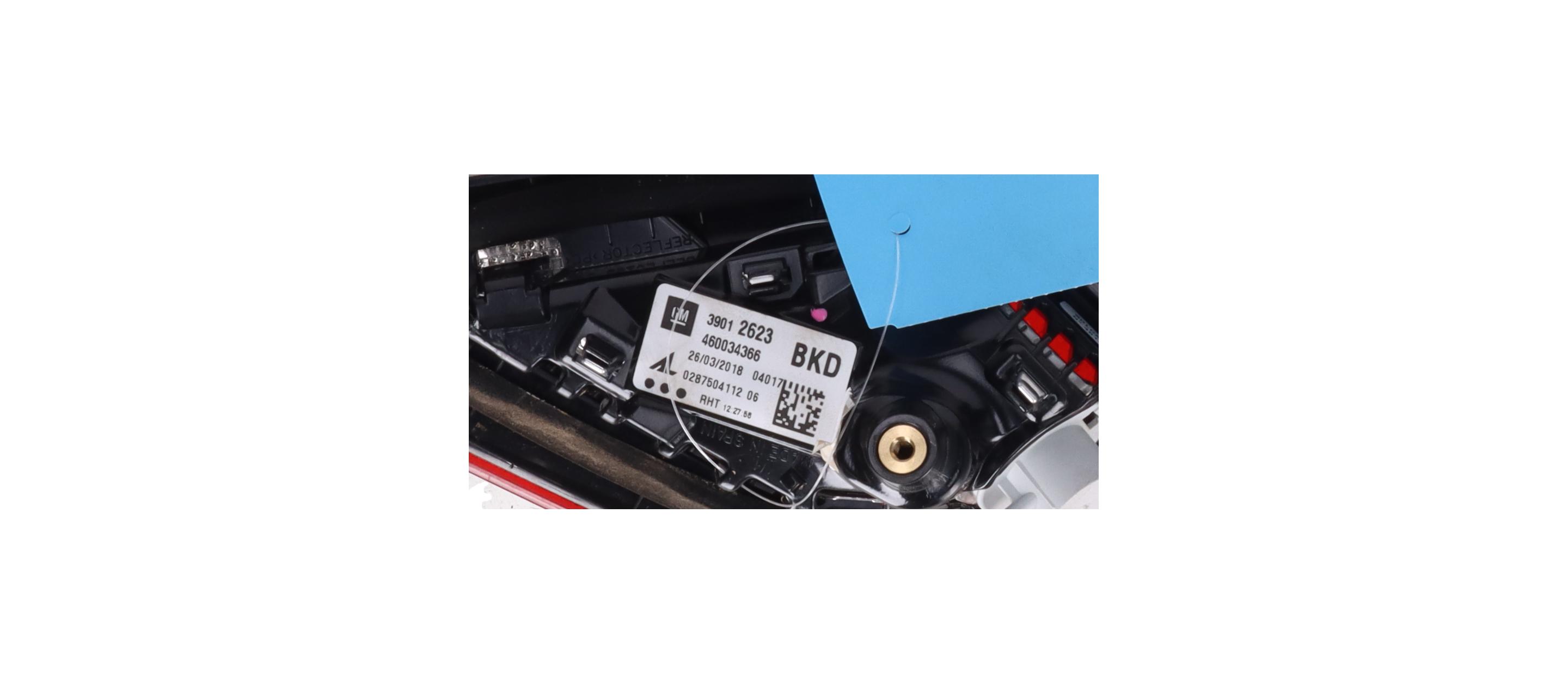 Feu arrière intérieur gauche OPEL Corsa E (X15) 1.4  66 kW  90 PS (09.2014-> )