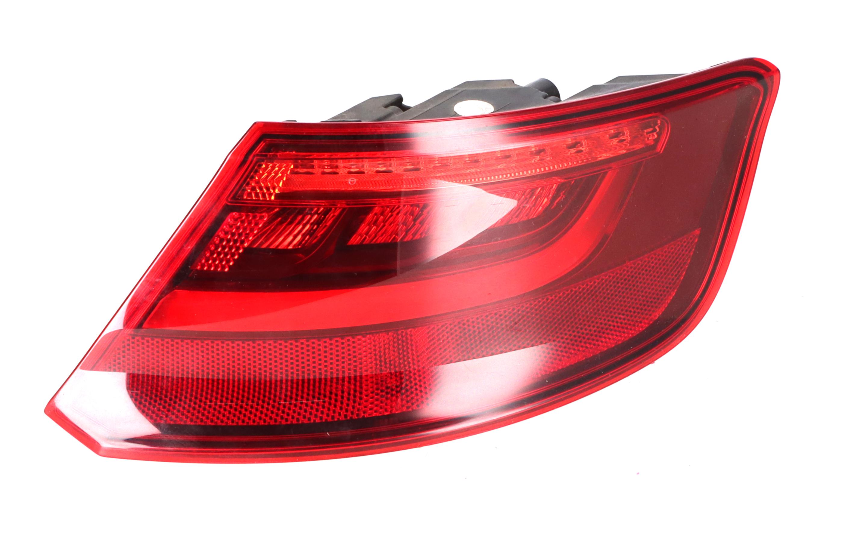 Tylne światło prawa zewnętrzna AUDI A3 Sportback (8V) 1.2 TFSI  81 kW  110 PS (05.2014-> )