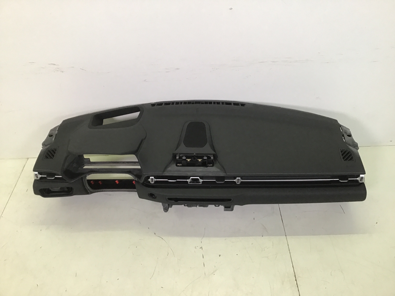 Armaturenbrett TOYOTA Supra (DB) 3.0 GR  250 kW  340 PS (03.2019-> ) Armaturenbrett TOYOTA Supra (DB) 3.0 GR  250 kW  340 PS (03.2019-> )