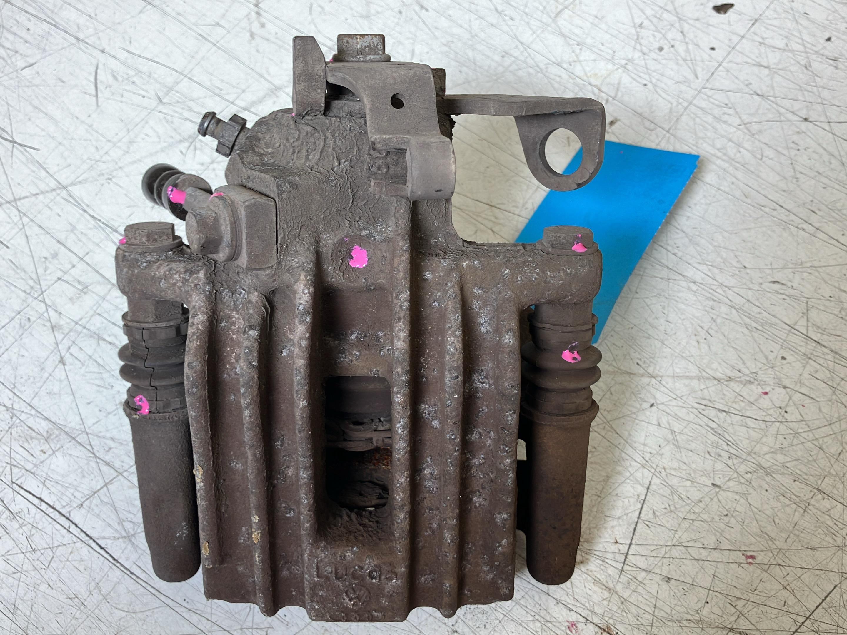 Bremssattel links hinten VW Polo V (6R, 6C) 2.0 R WCR  162 kW  220 PS (08.2013-> )