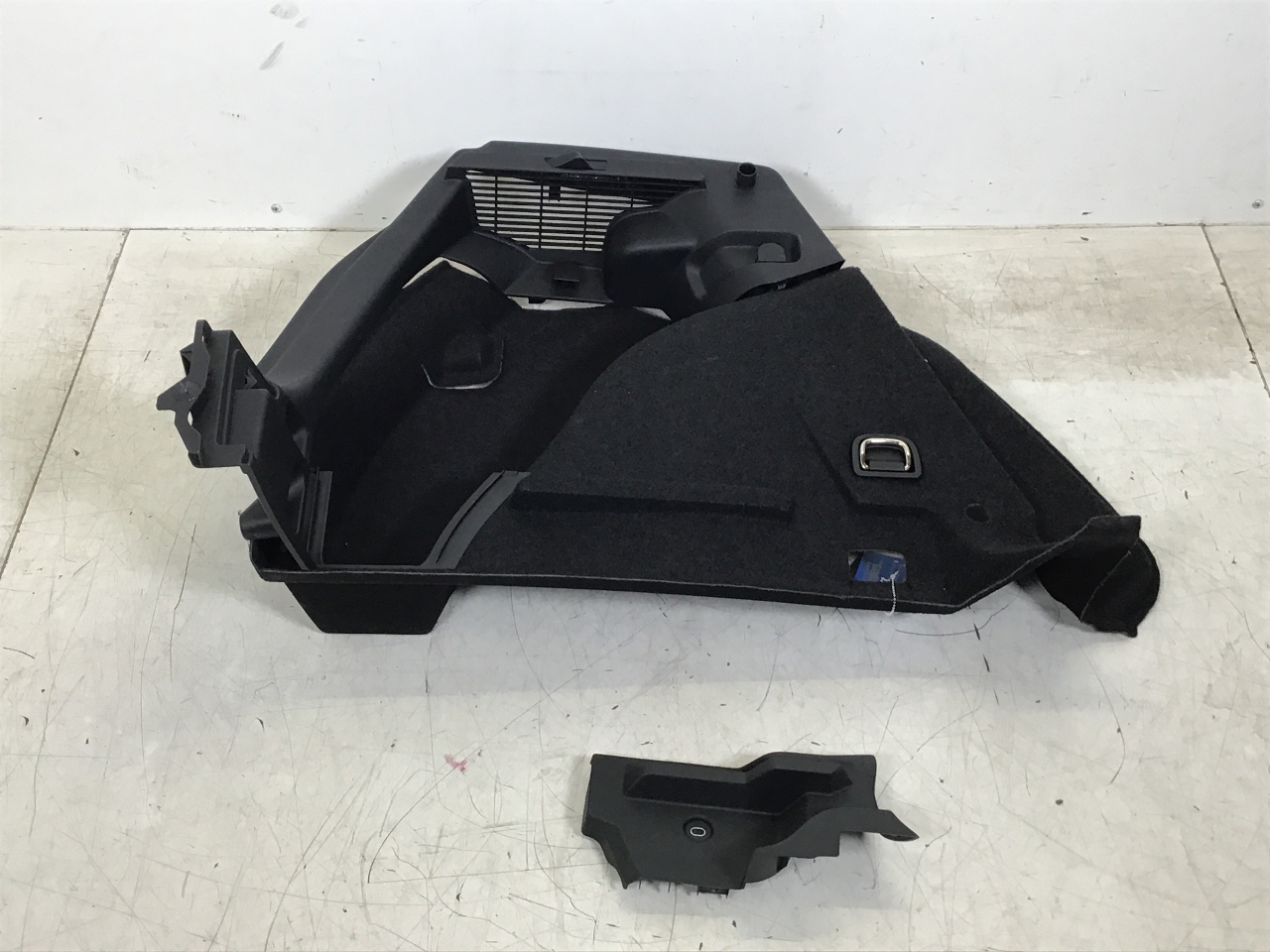 Load Cover left VW Golf VII (5G) 2.0 R 4motion  228 kW  310 PS (12.2016-> ) Load Cover left VW Golf VII (5G) 2.0 R 4motion  228 kW  310 PS (12.2016-> )
