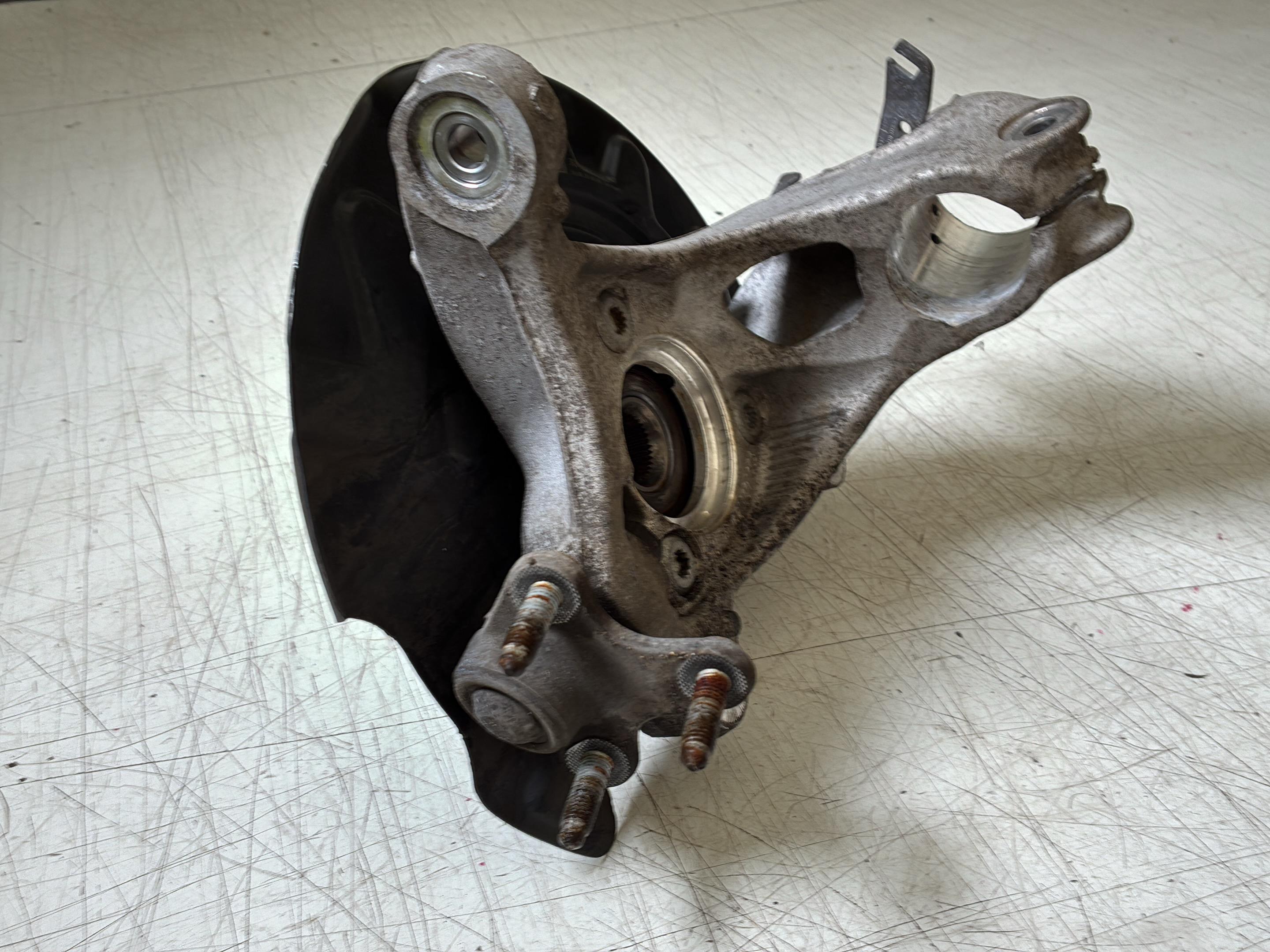 Achsschenkel links vorne VW Golf VII Variant (BA, BV) 2.0 GTD  135 kW  184 PS (01.2015-> )